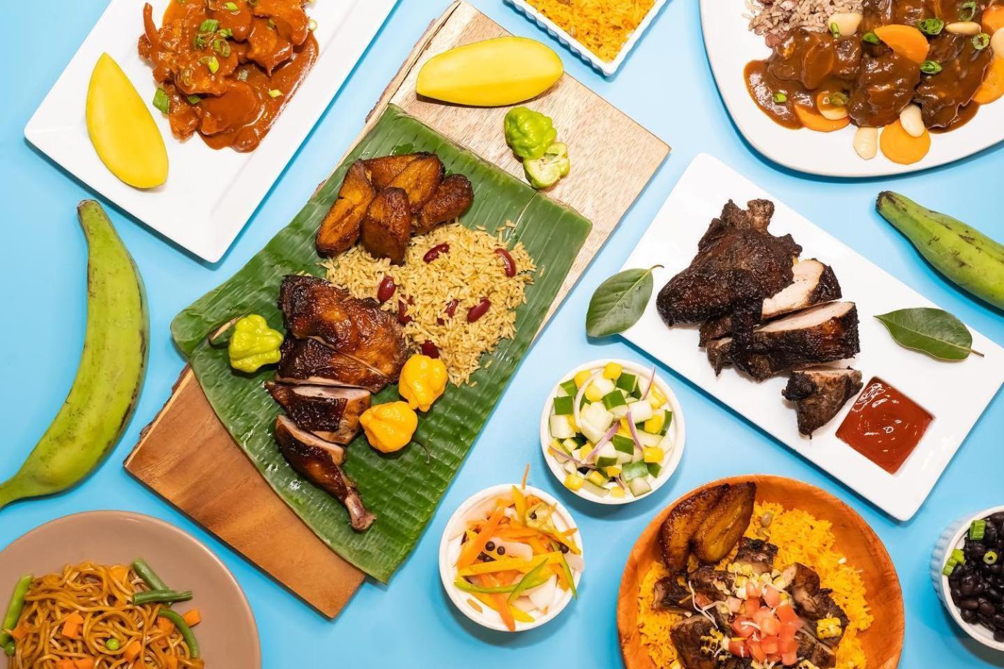 6 Bed With En Baths, Host Up To 20, Rooftops, Parking, Gourmet Kitchens, Cozy Living Spaces, Skyline Views & Fire Table, Near Downtown, Distilleries & Marathon Village, High-speed Wi-fi, 24hr Hospitality *