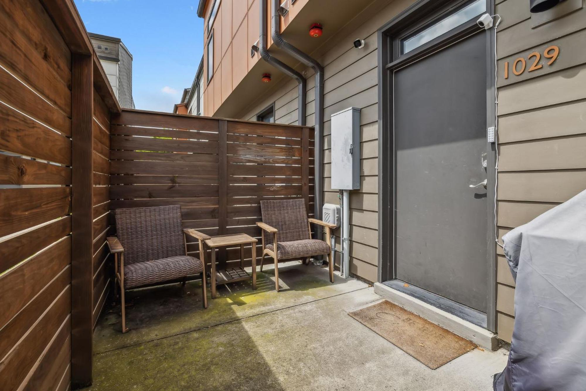 Holiday home Spacious 3-story Townhome W Rooftop & Views
