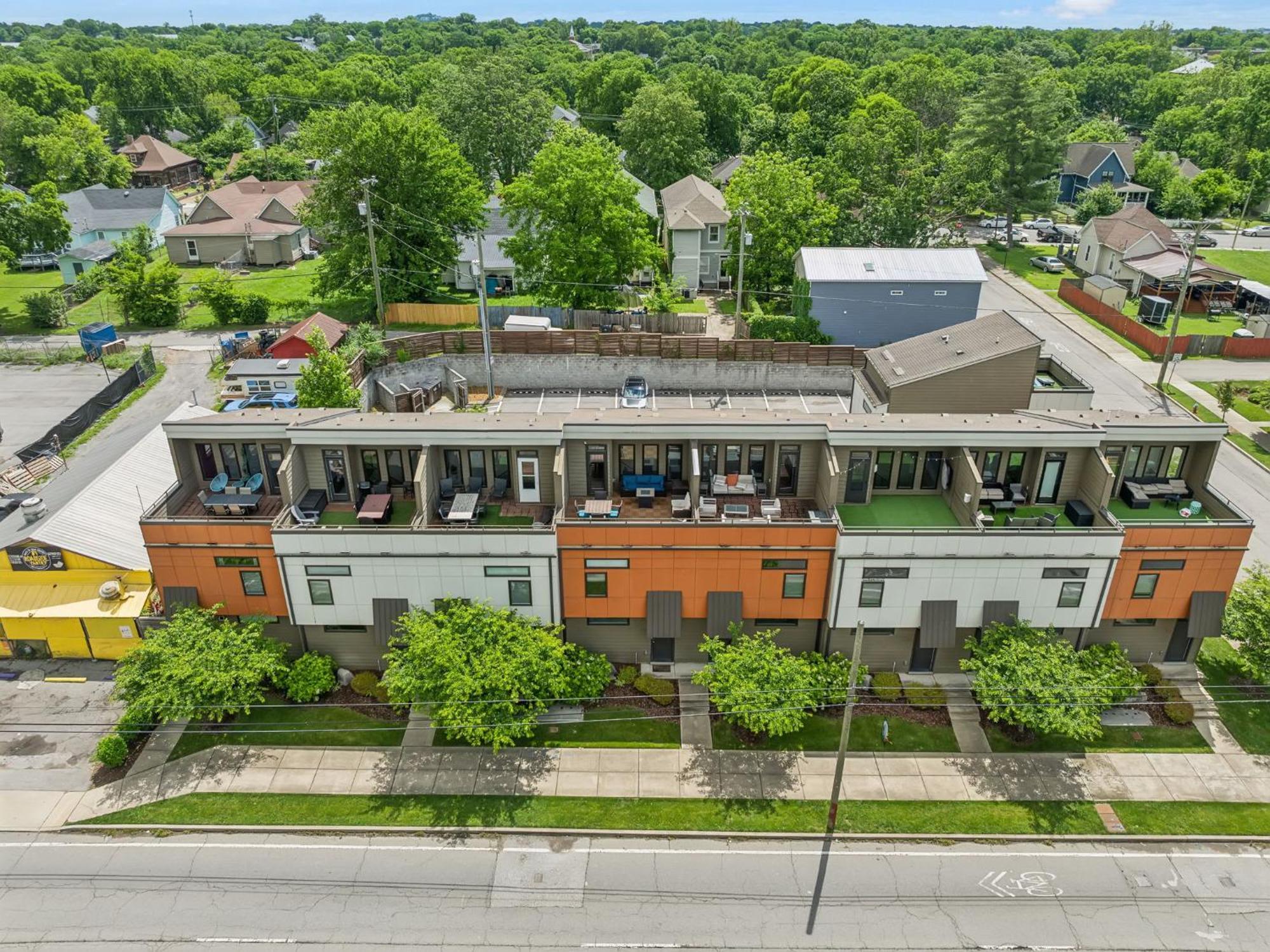 Spacious 3-story Townhome W Rooftop & Views Nashville