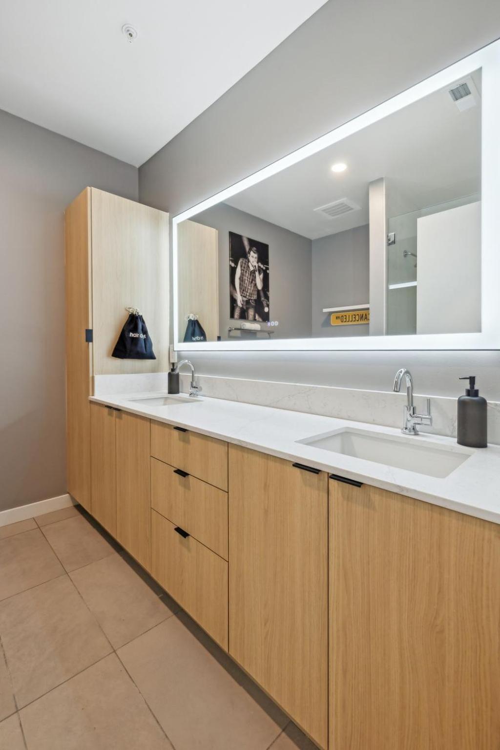 Apartment The Wallen Downtown Walk To Broadway, Parking, Heated Pool, Gym