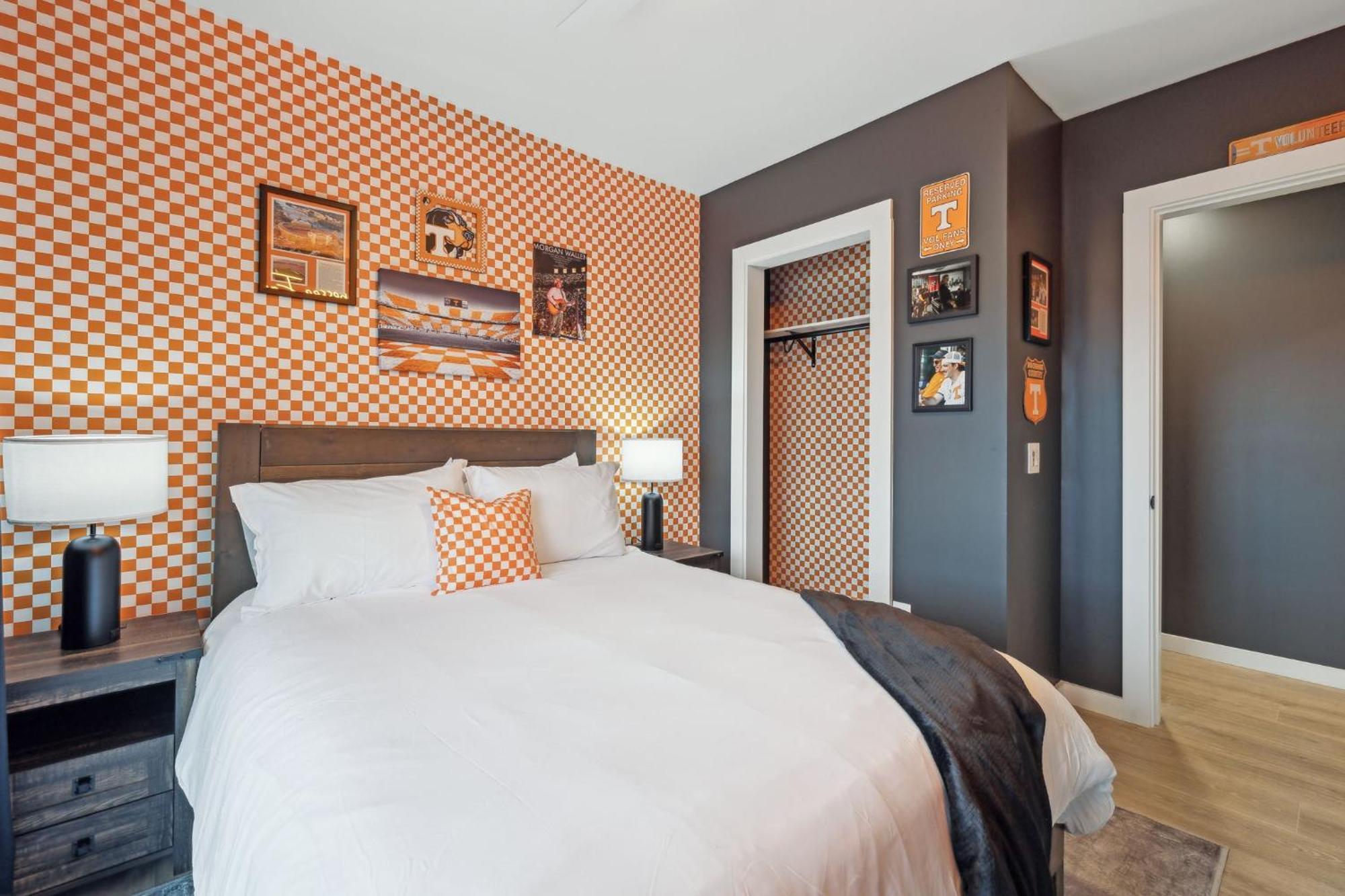 The Wallen Downtown Walk To Broadway, Parking, Heated Pool, Gym Apartment Nashville