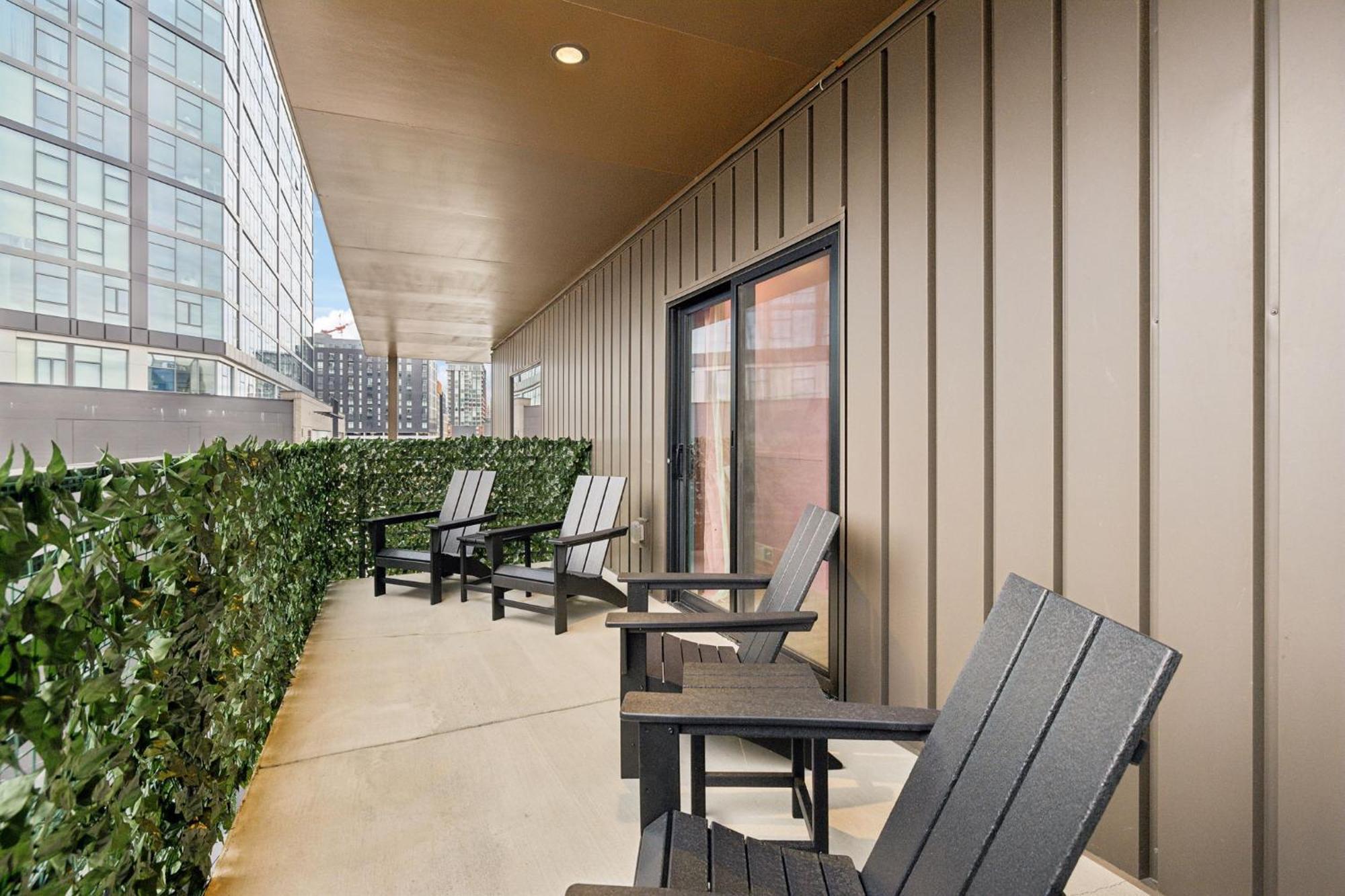 Diamonds Are Forever Bridal In Downtown Nash Walk To Broadway, Heated Pool, Gym, Parking Apartment *