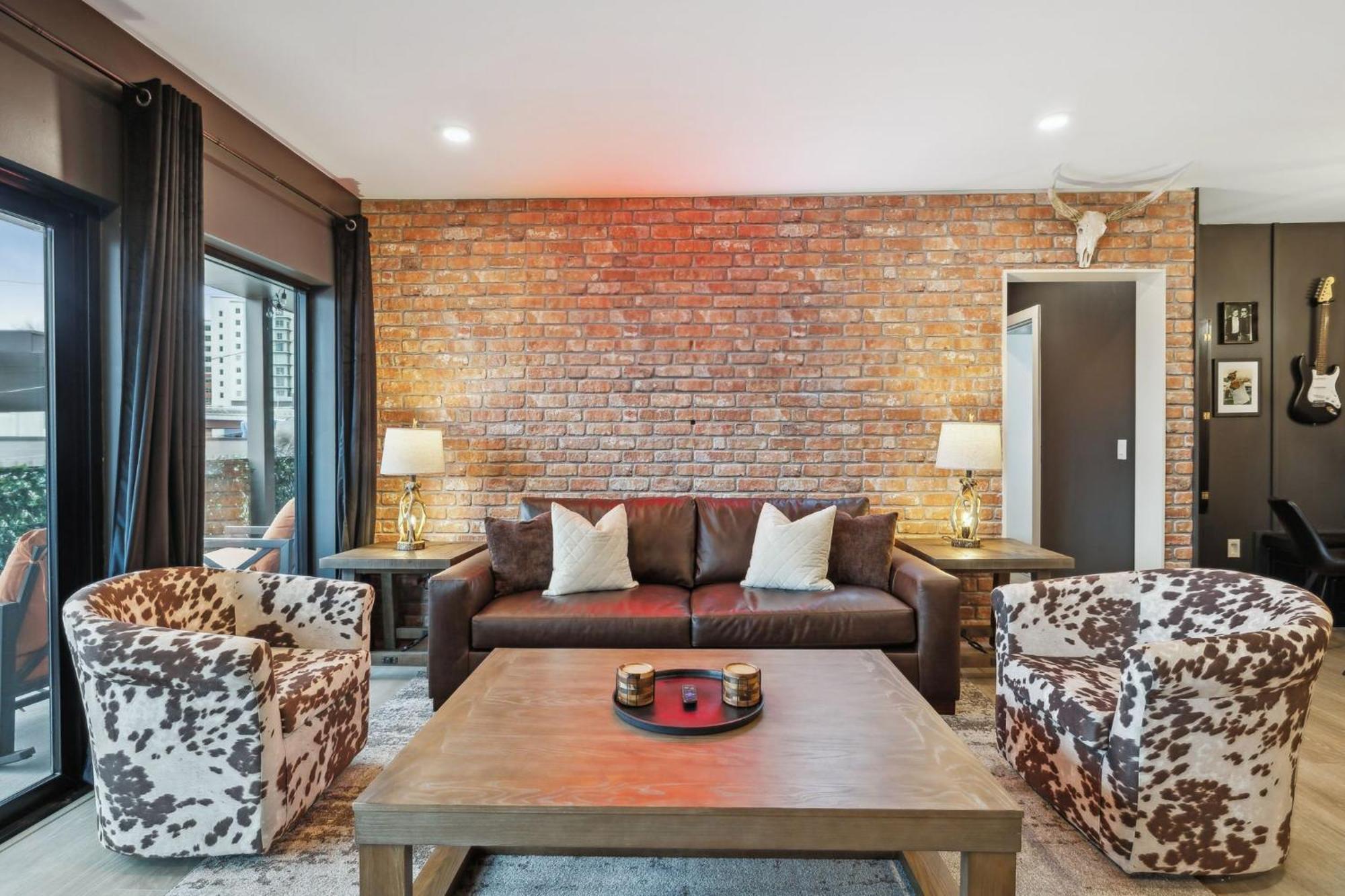 The Wallen Downtown Walk To Broadway, Parking, Heated Pool, Gym * Nashville