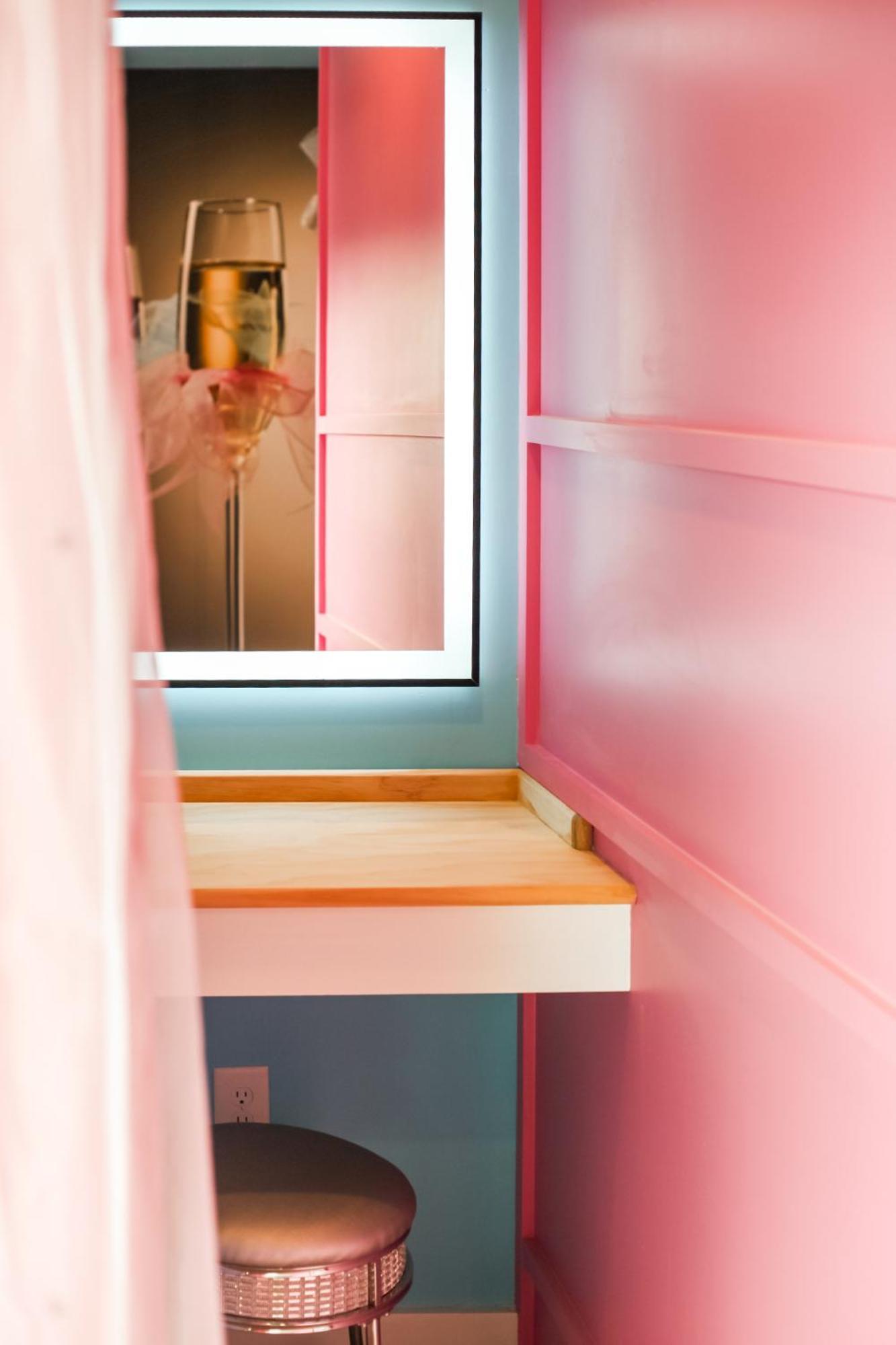 Diamonds Are Forever Bridal In Downtown Nash Walk To Broadway, Heated Pool, Gym, Parking Nashville