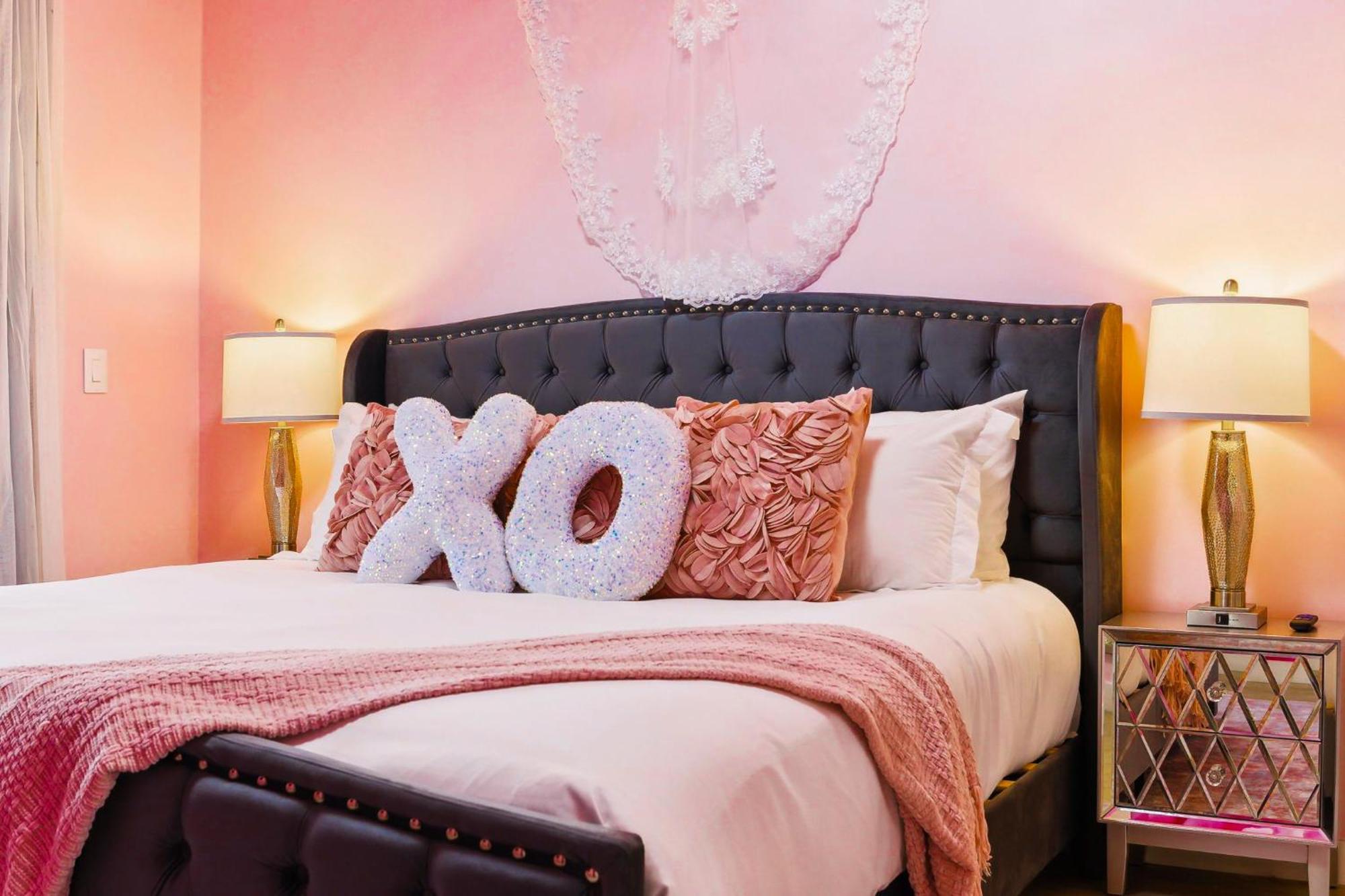 Apartment Diamonds Are Forever Bridal In Downtown Nash Walk To Broadway, Heated Pool, Gym, Parking