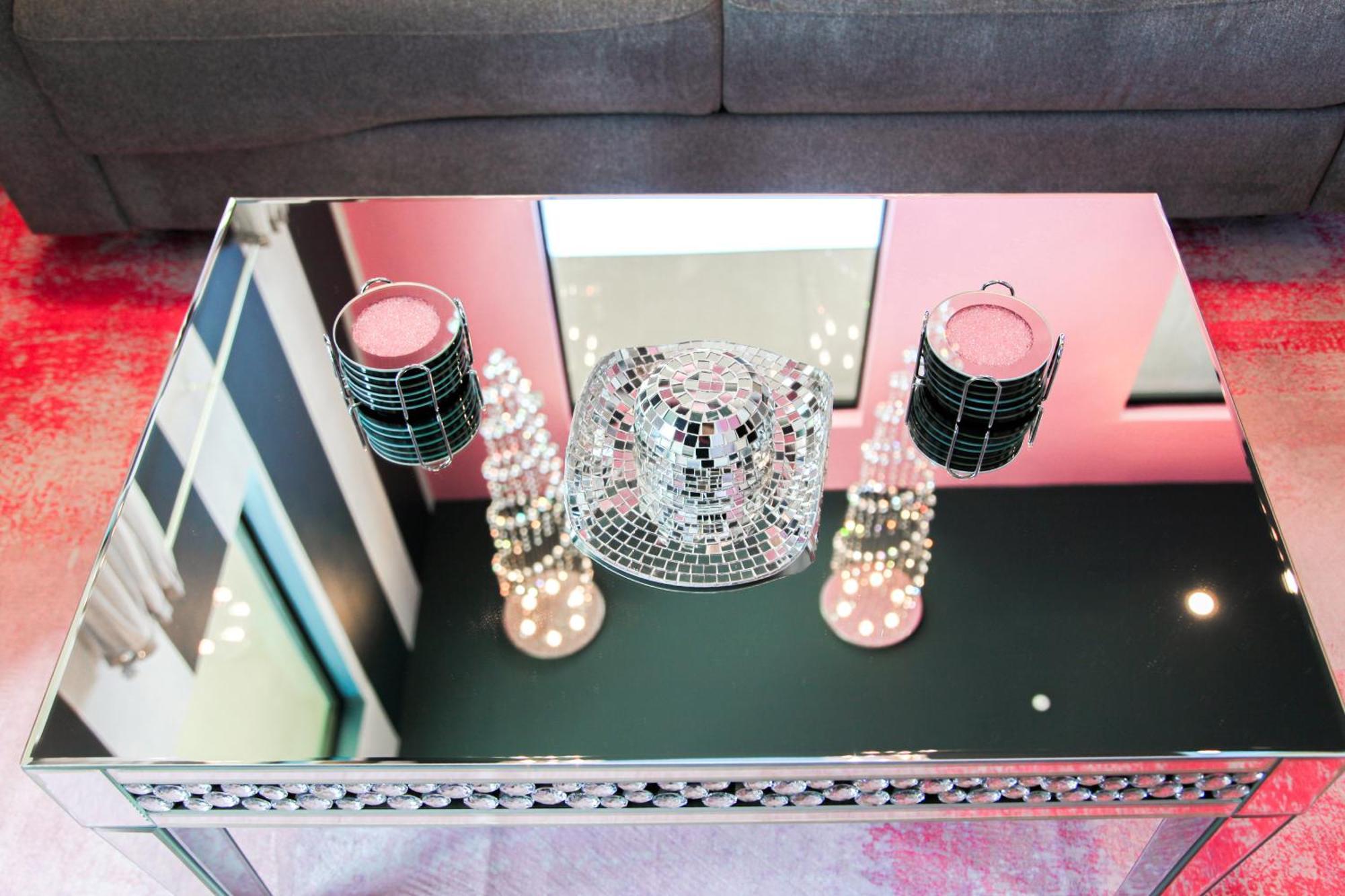 Apartment Diamonds Are Forever Bridal In Downtown Nash Walk To Broadway, Heated Pool, Gym, Parking