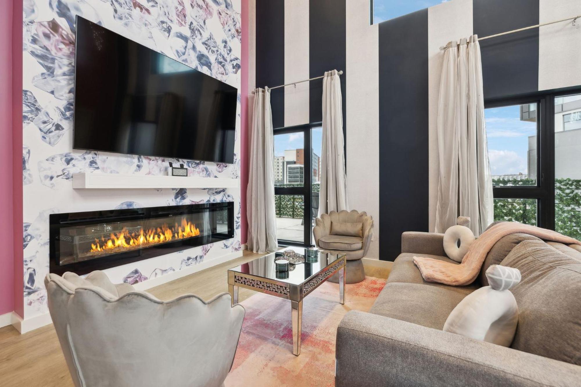 Diamonds Are Forever Bridal In Downtown Nash Walk To Broadway, Heated Pool, Gym, Parking * Nashville