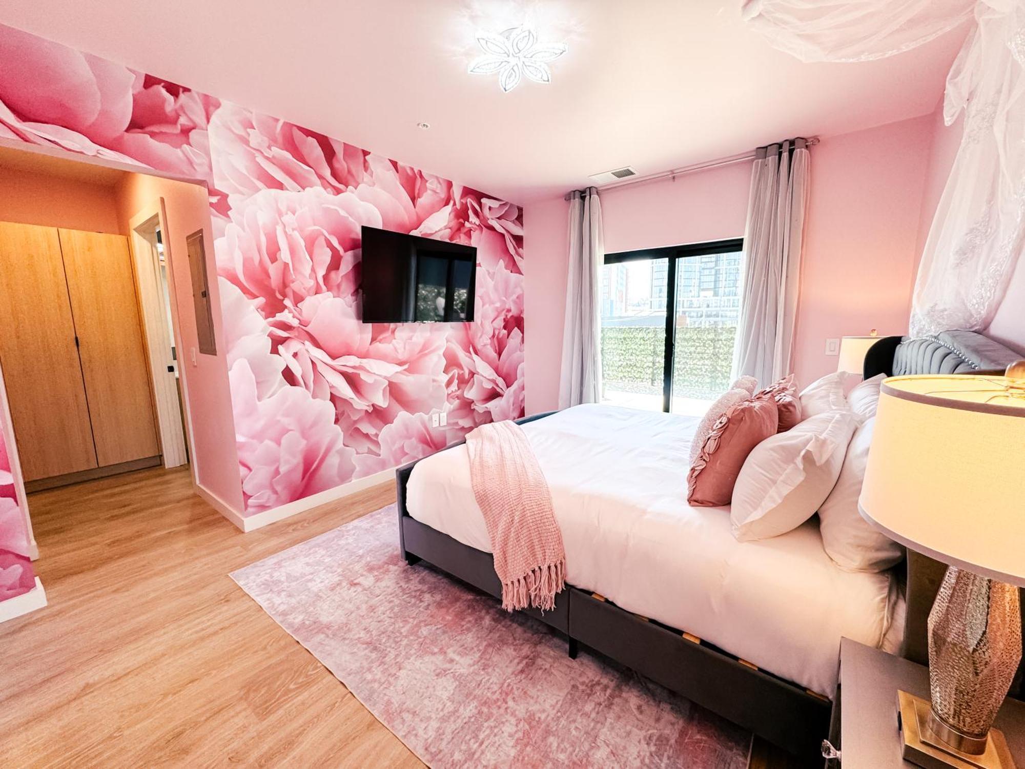 Apartment Diamonds Are Forever Bridal In Downtown Nash Walk To Broadway, Heated Pool, Gym, Parking