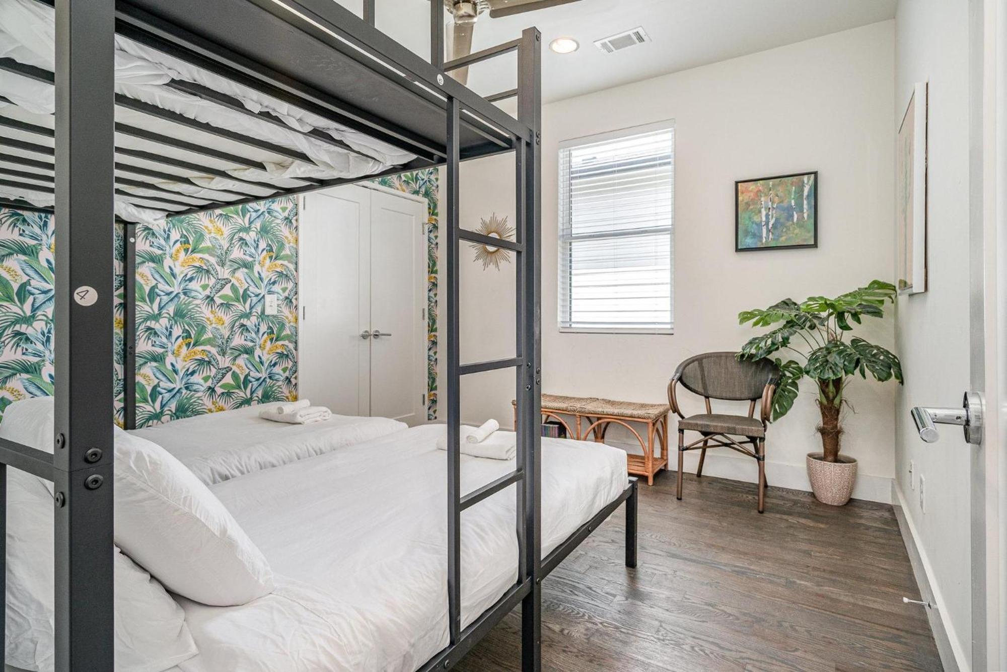 Riff & Rest - 2 Stylish Homes - Mins To Germantown *