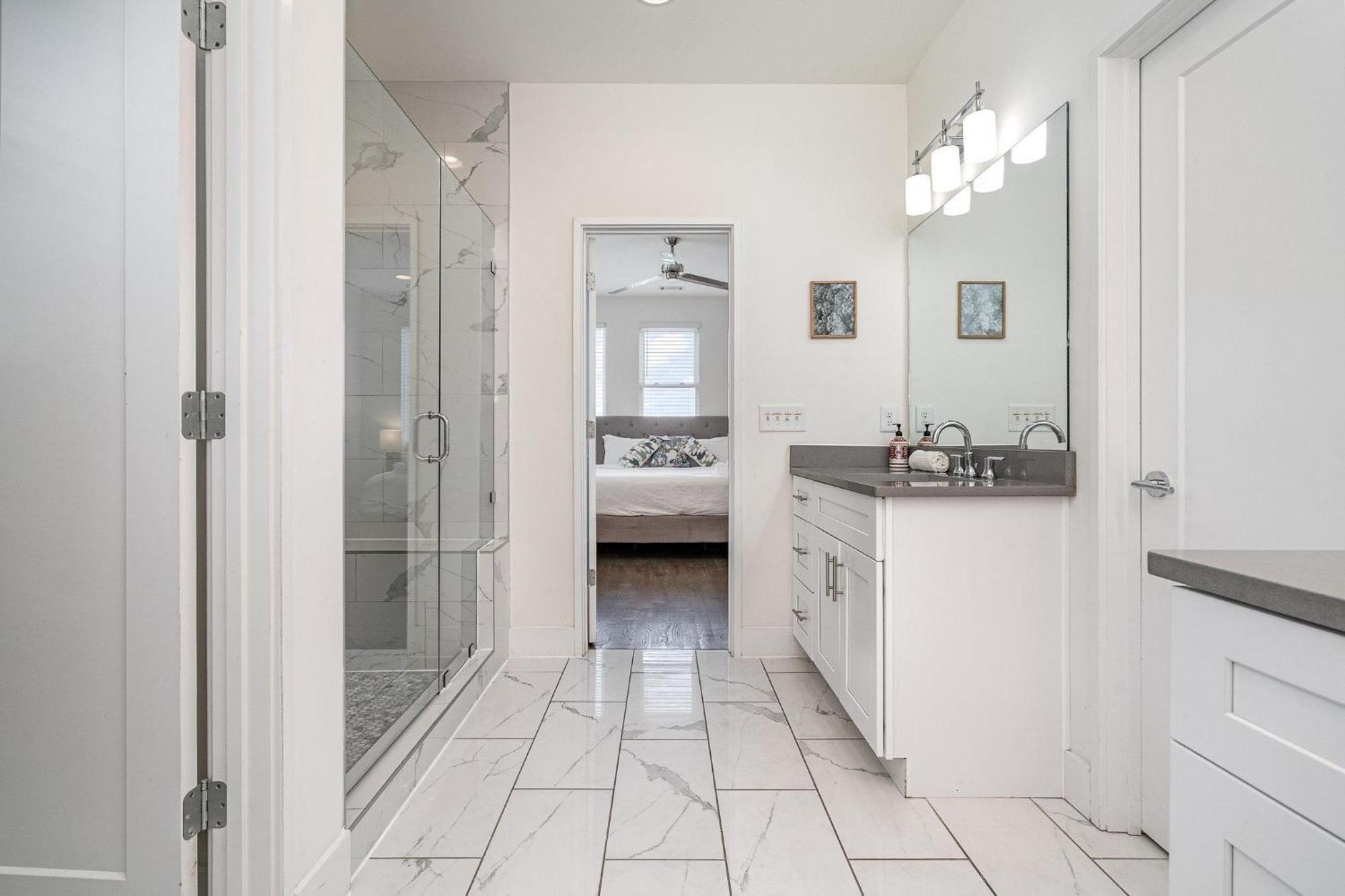 Riff & Rest - 2 Stylish Homes - Mins To Germantown Holiday home *
