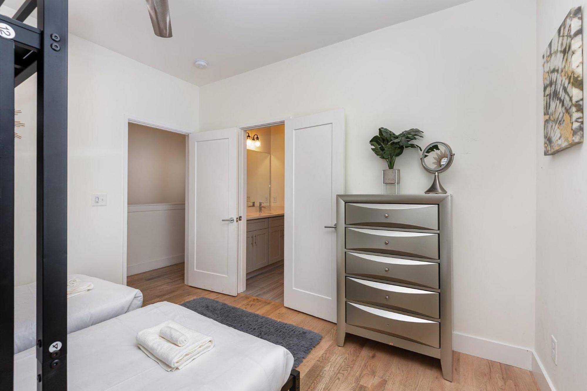 Holiday home Riff & Rest - 2 Stylish Homes - Mins To Germantown