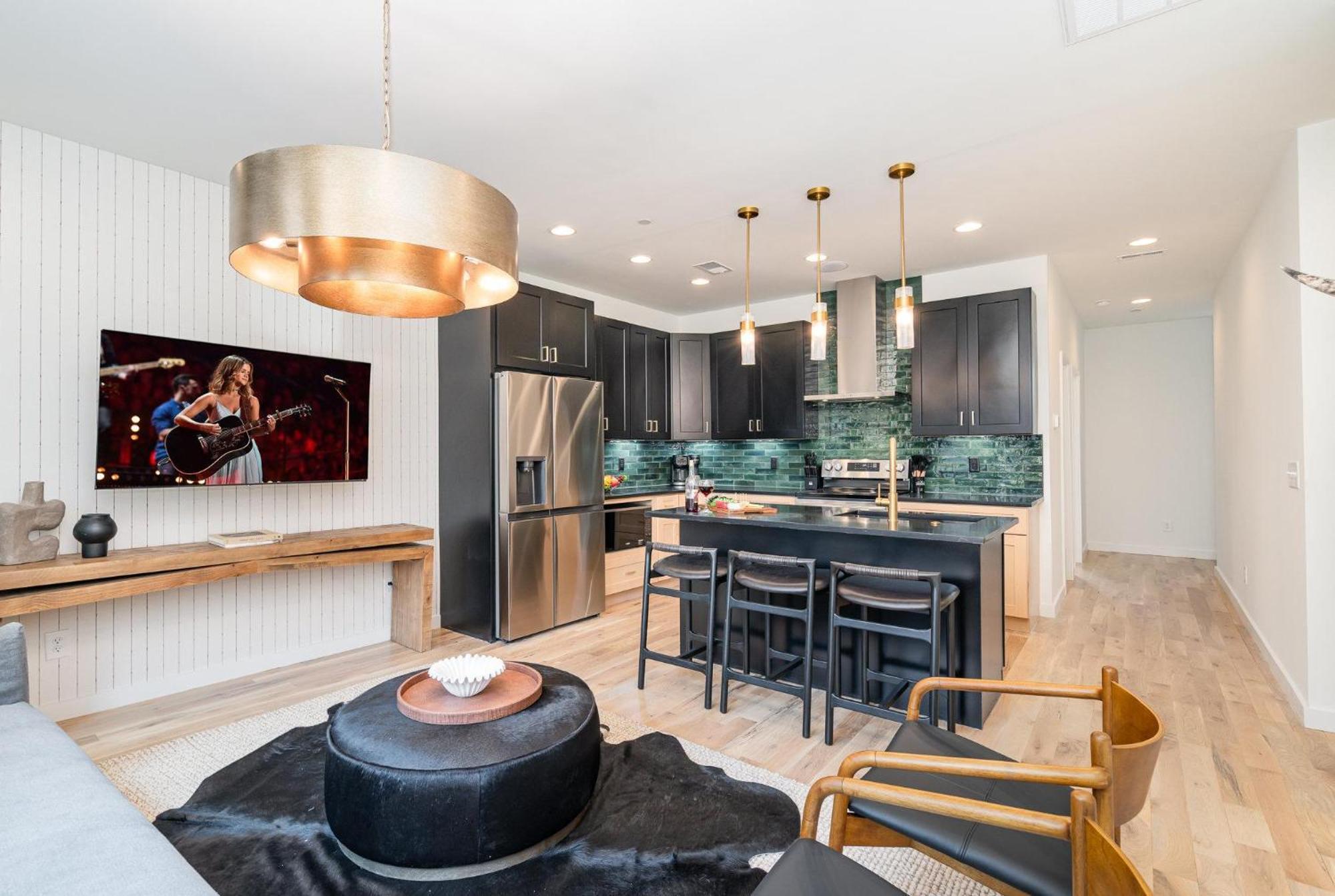 Round-up - Private Deck/hot Tub - 7 Mins Broadway Nashville