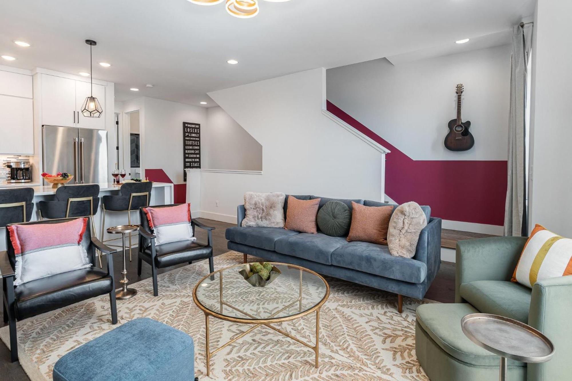 Coloratura - 2 Units W/ Hot Tubs - Near Broadway *