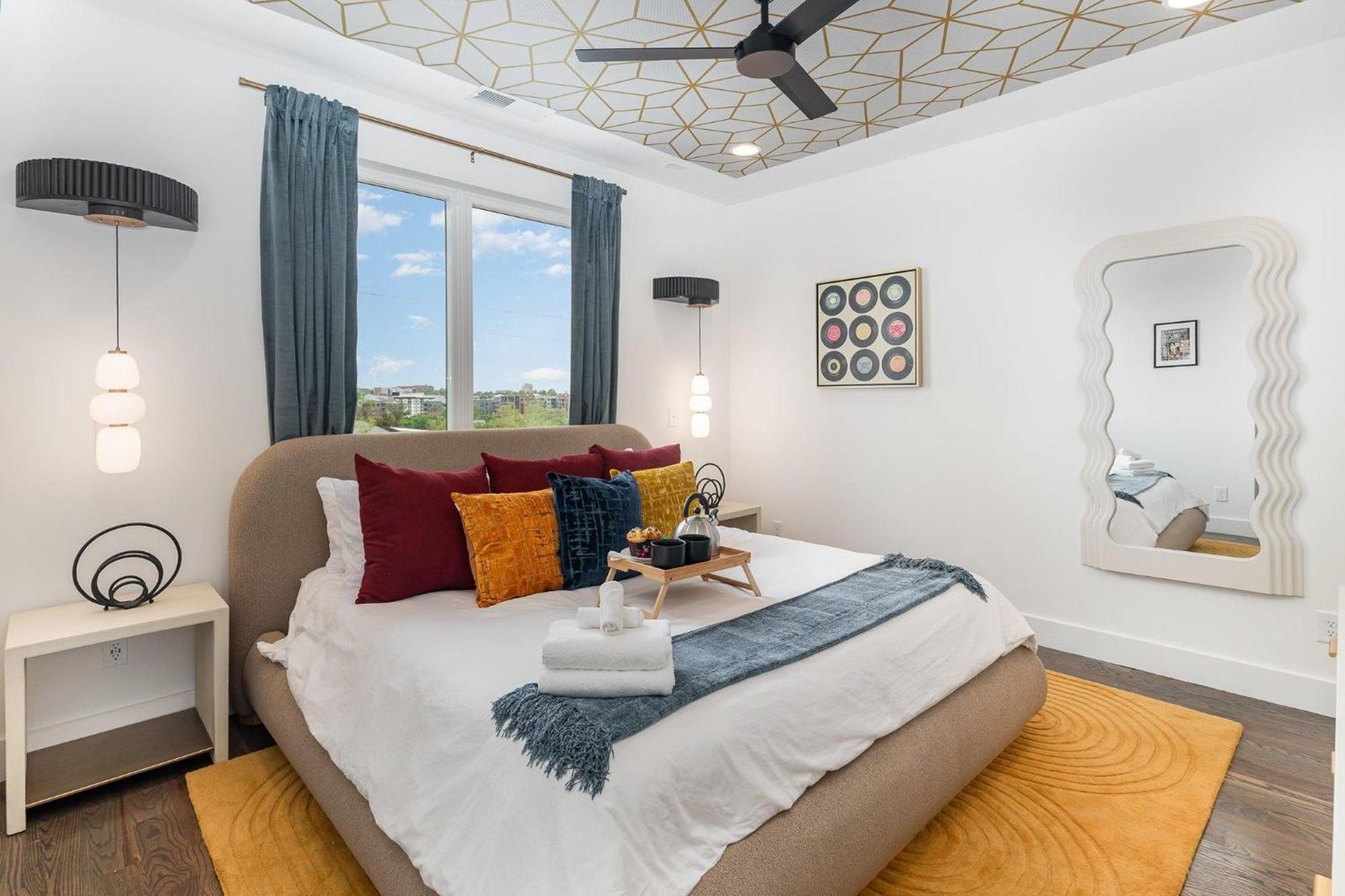 Coloratura - 2 Units W/ Hot Tubs - Near Broadway Holiday home