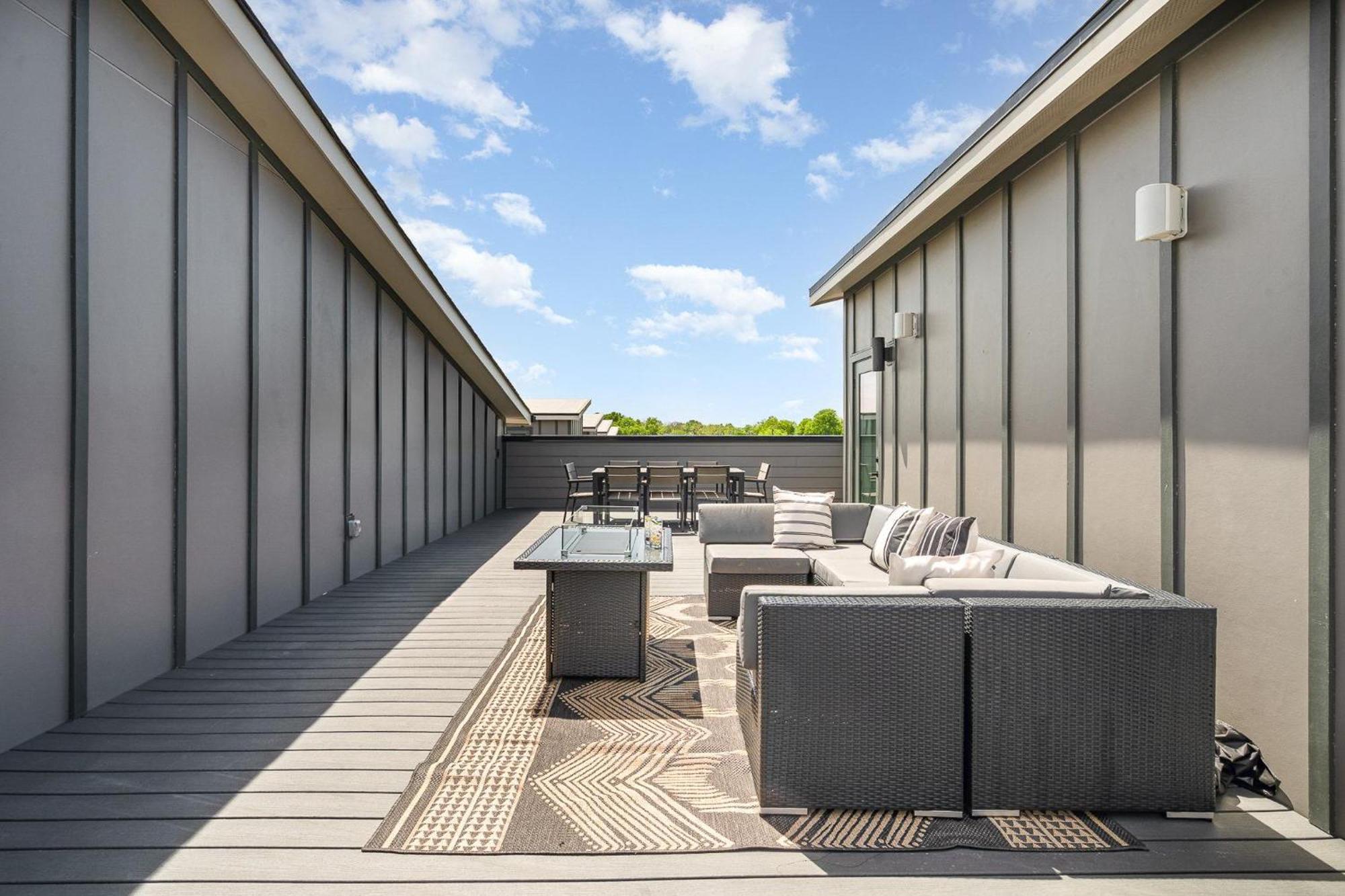 Rodeo-rooftop Patio-skyline Views-near Broadway Nashville