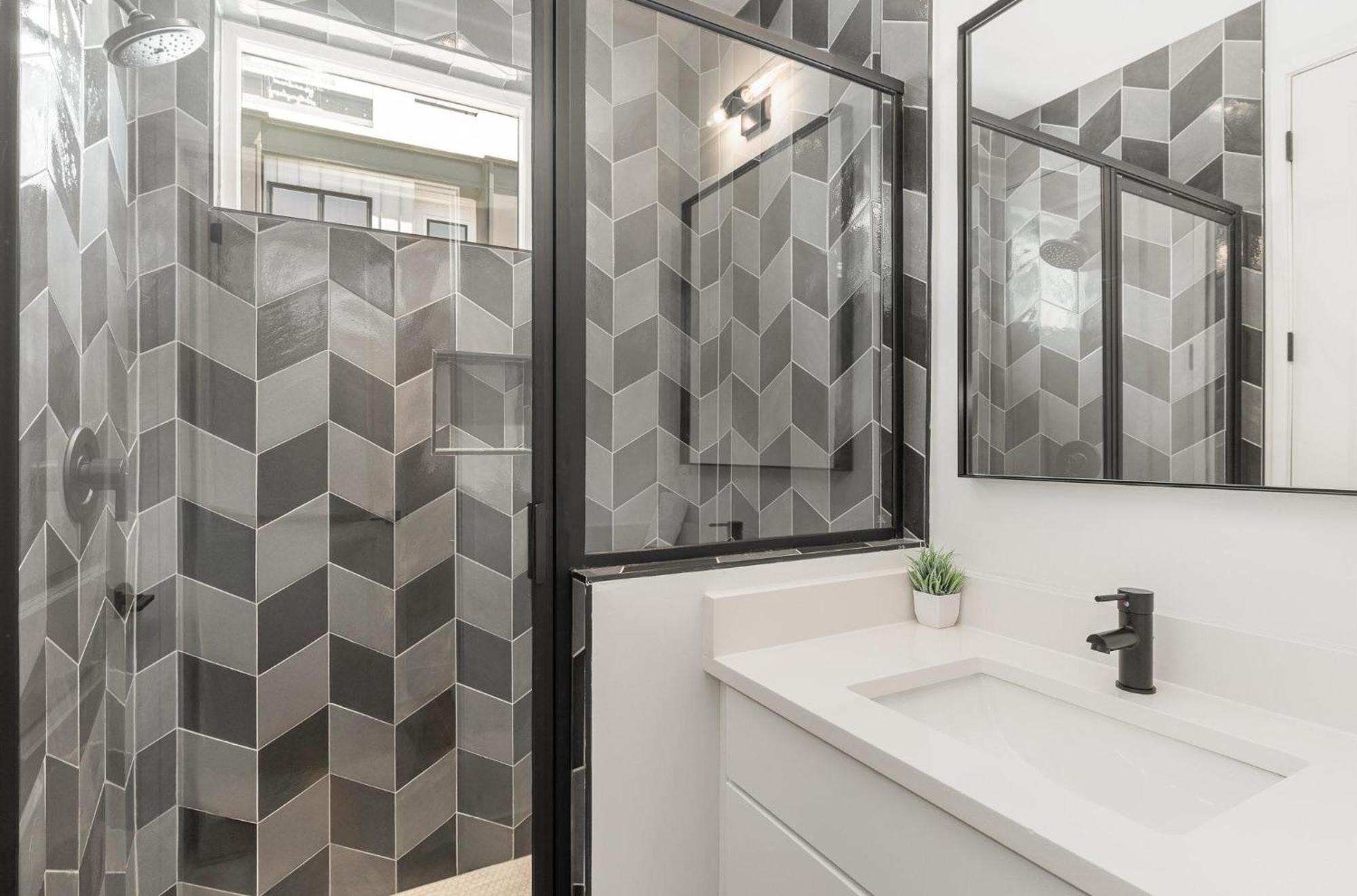 Groovy -rooftop Patio W/ Hot Tub -mins To Broadway Holiday home *