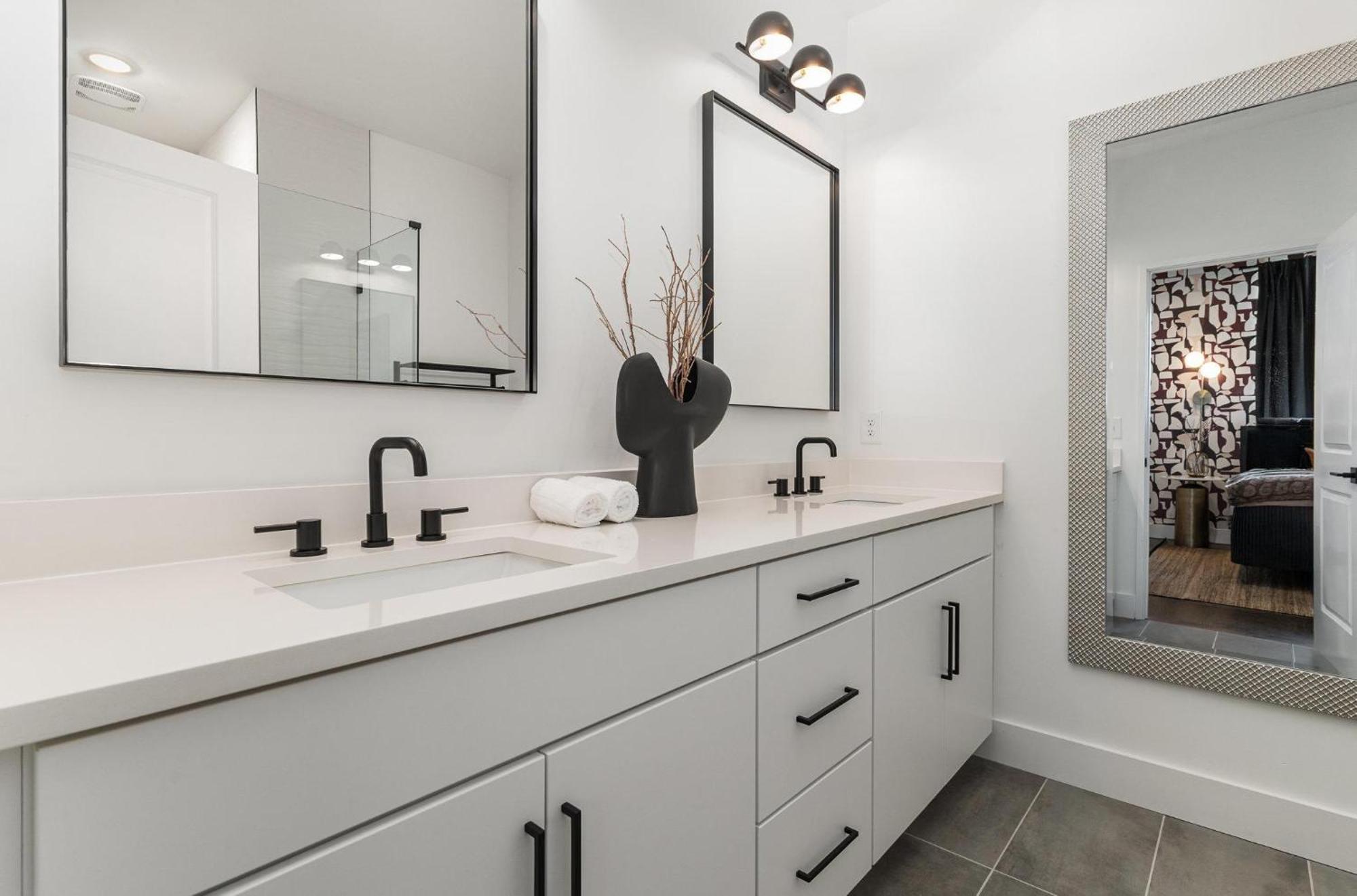 Groovy -rooftop Patio W/ Hot Tub -mins To Broadway *