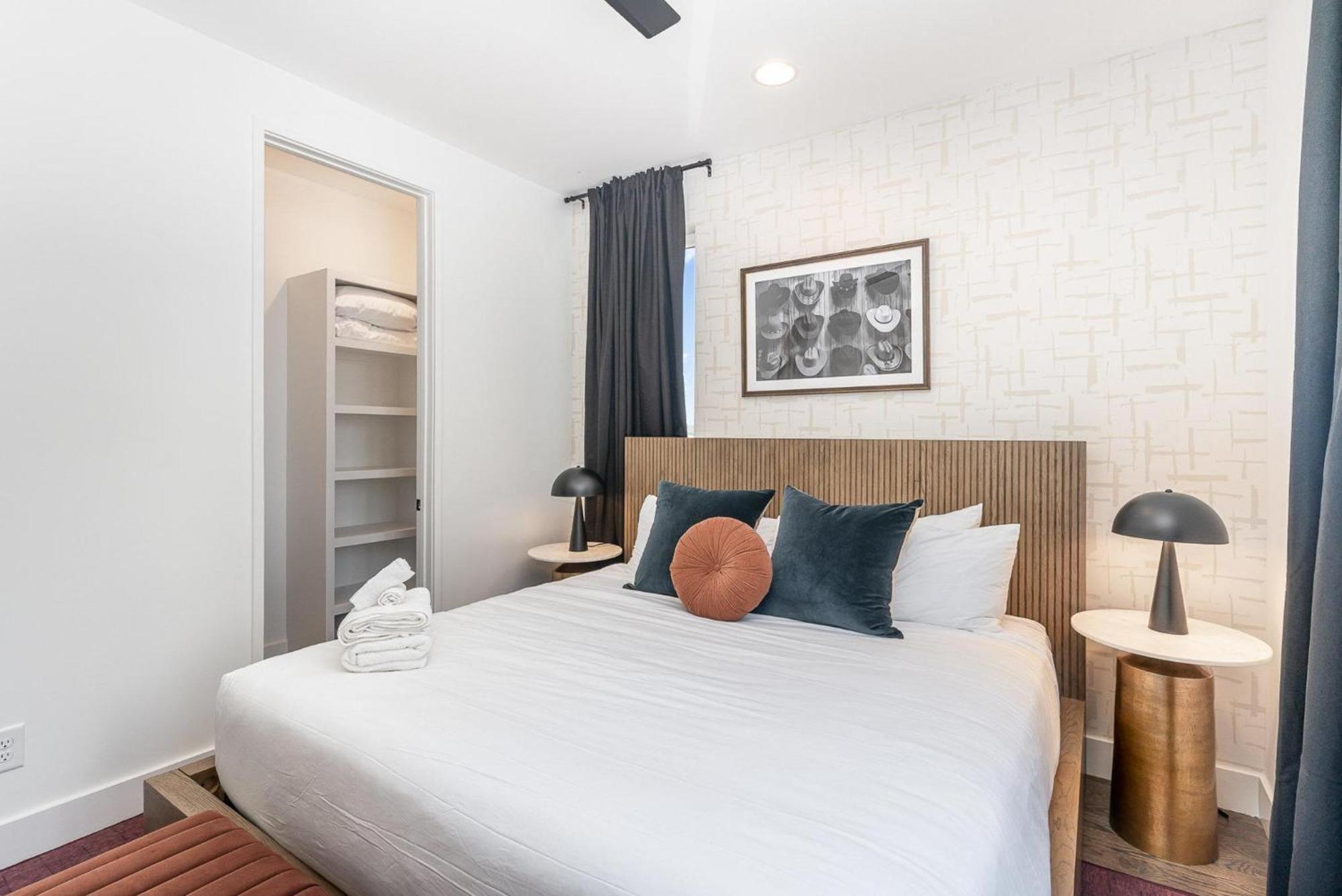 Nimbus-rooftop Deck-hot Tub-mins To Broadway Nashville