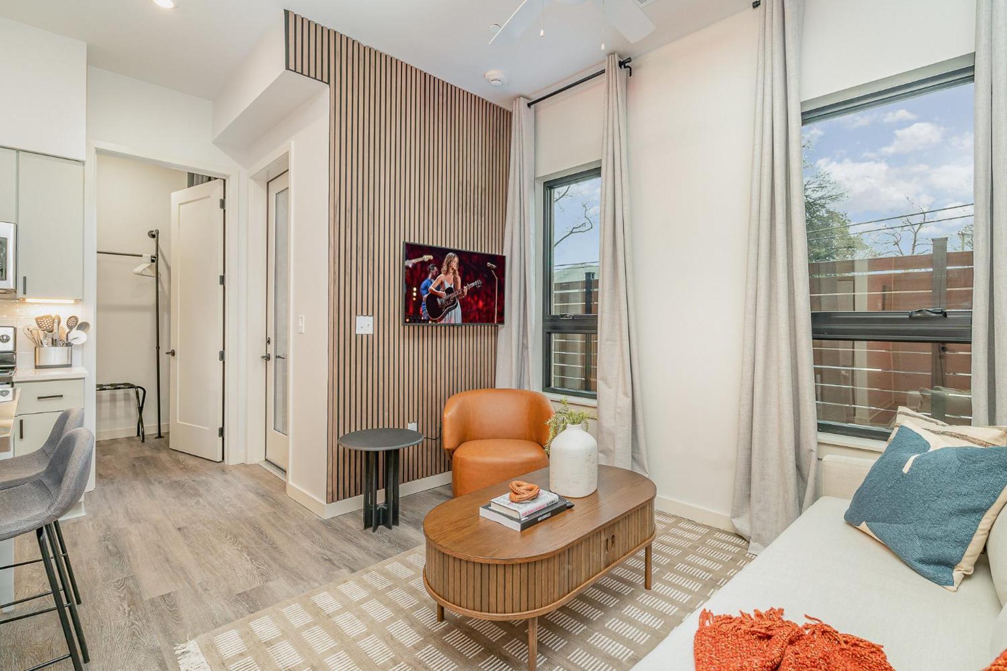 Holiday home Acoustic Anthem-2 Units-pool & Gym-in Music Row *