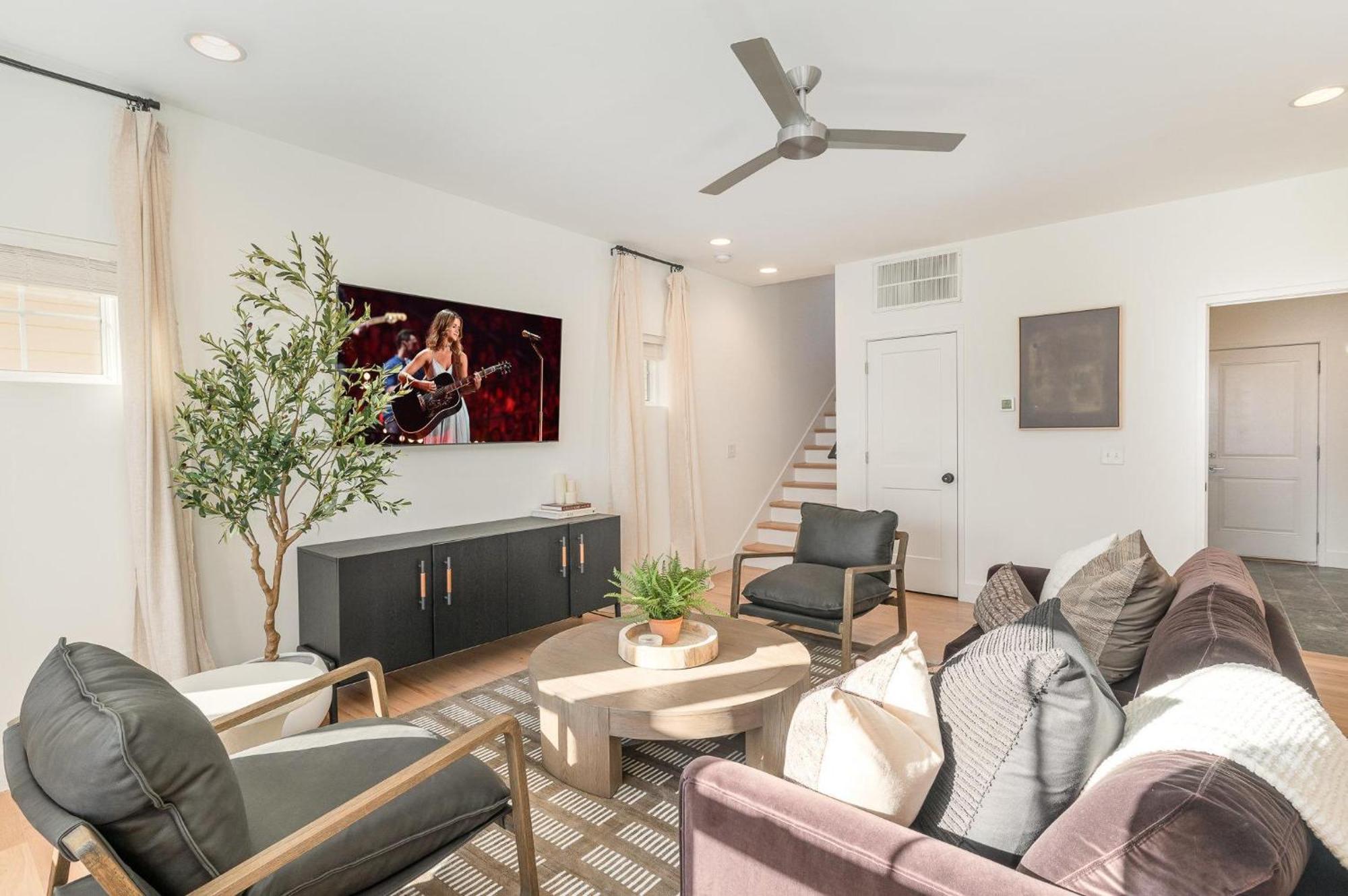 Brightwood - Sleeps 8 - Mins To Broadway Holiday home *