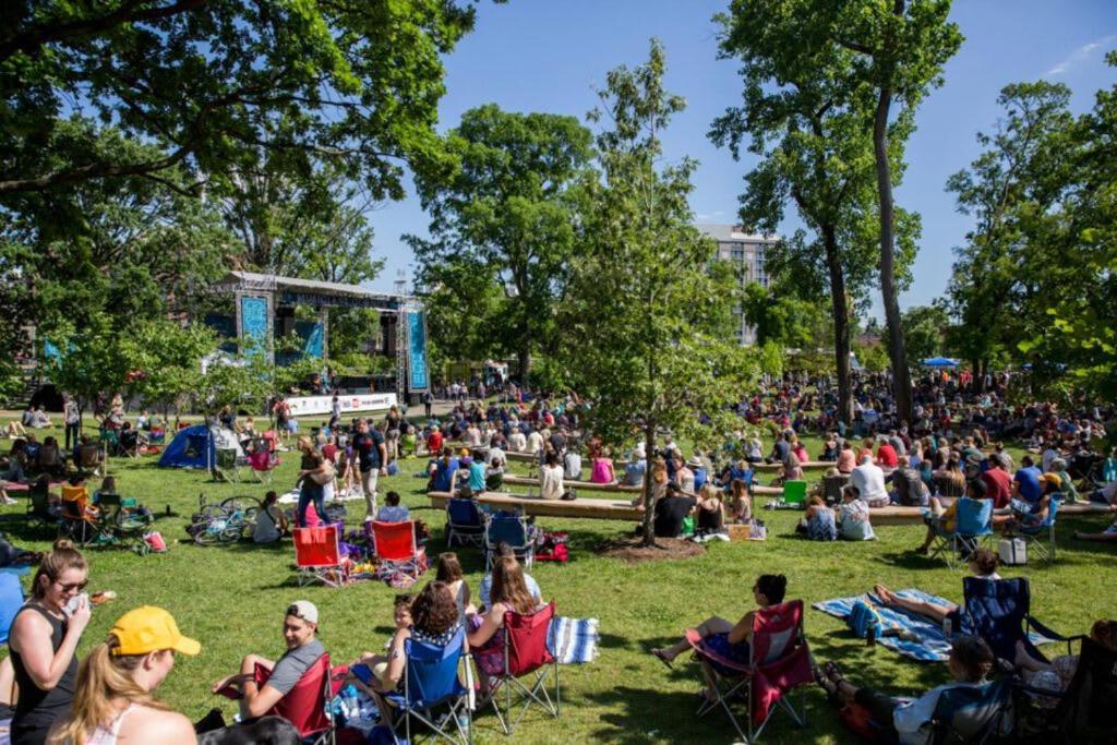 Elegant 4 King Belmont Retreat With 2 Living Rooms, Walk To Belmont And Vanderbilt, Near 12 South, Music Row & The Gulch, Large Dining Table, Smart Tvs, Parking, 24 Hr Hospitality Holiday home