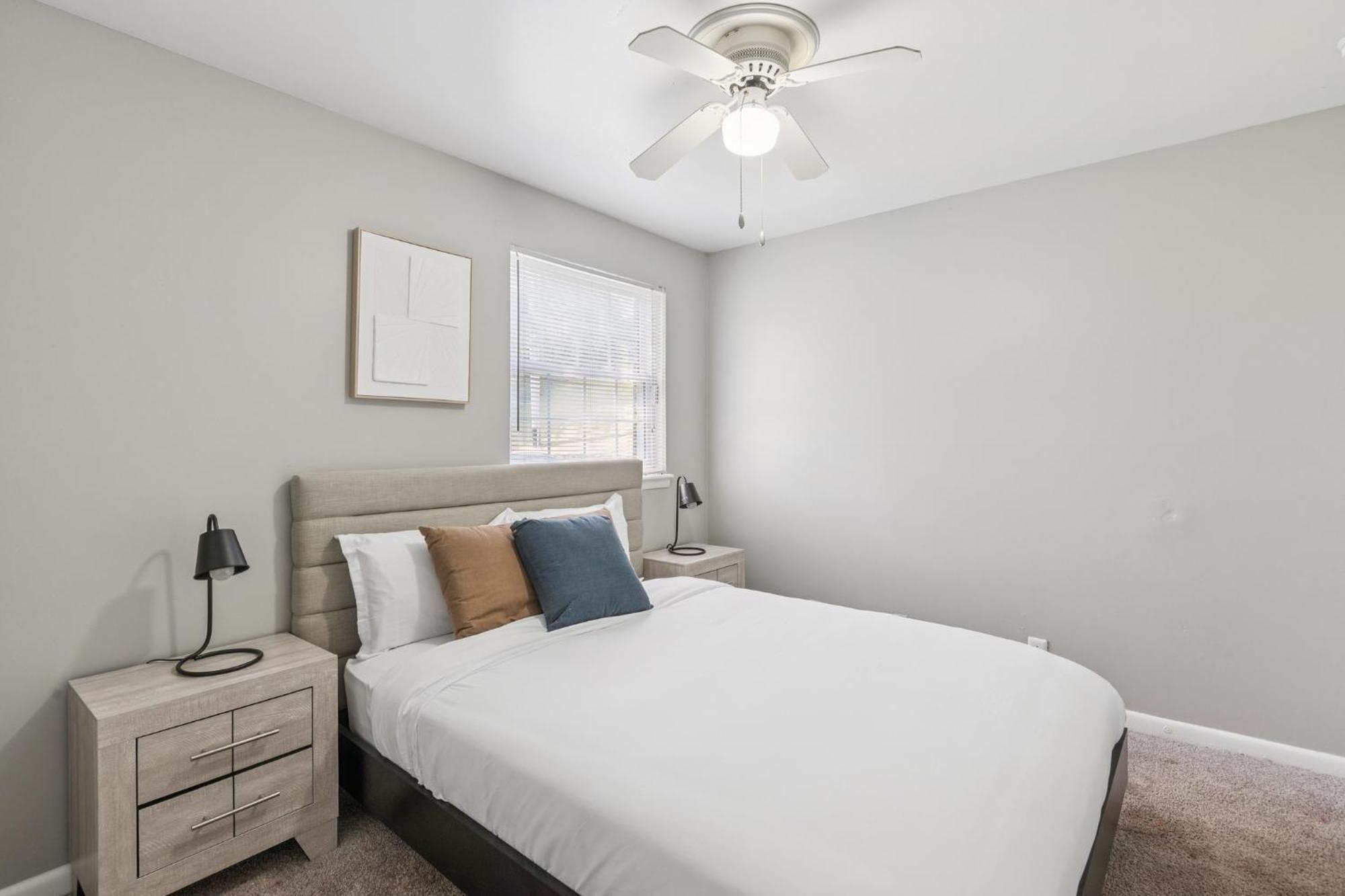 Jamestown B4 I Comfy 2 Bed 1 Bath Apartment