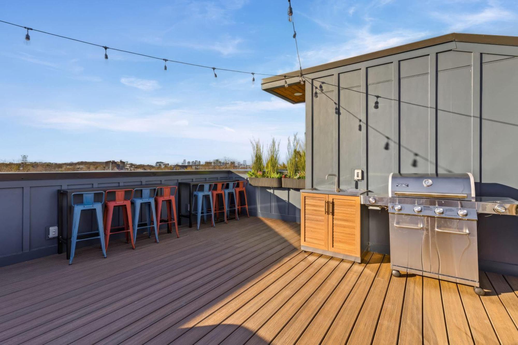 4 Rooftop Decks 4 Hot Tubs Game & Sauna