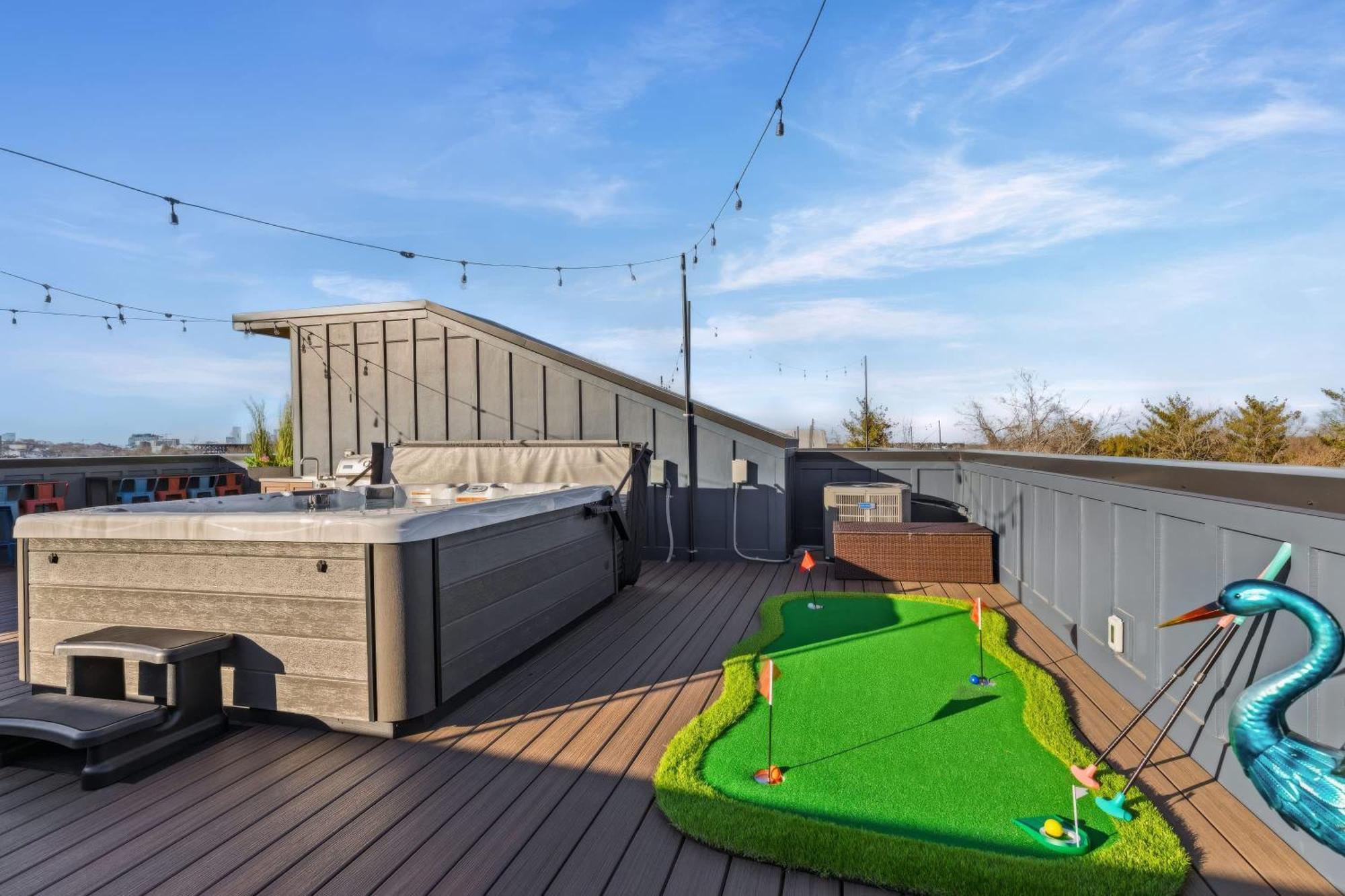 4 Rooftop Decks 4 Hot Tubs Game & Sauna Nashville