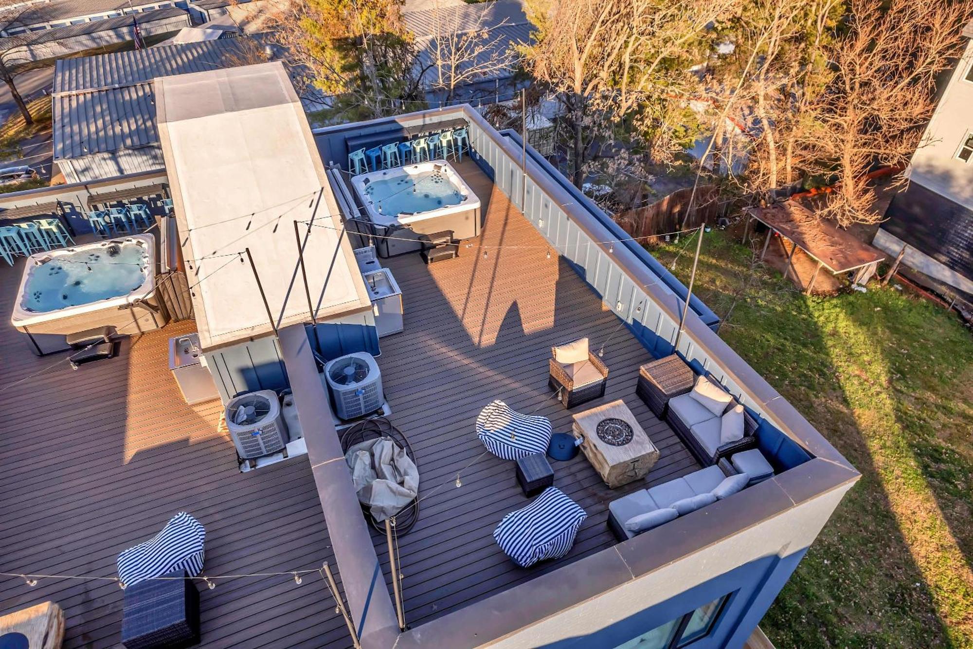 Holiday home 4 Rooftop Decks 4 Hot Tubs Game & Sauna