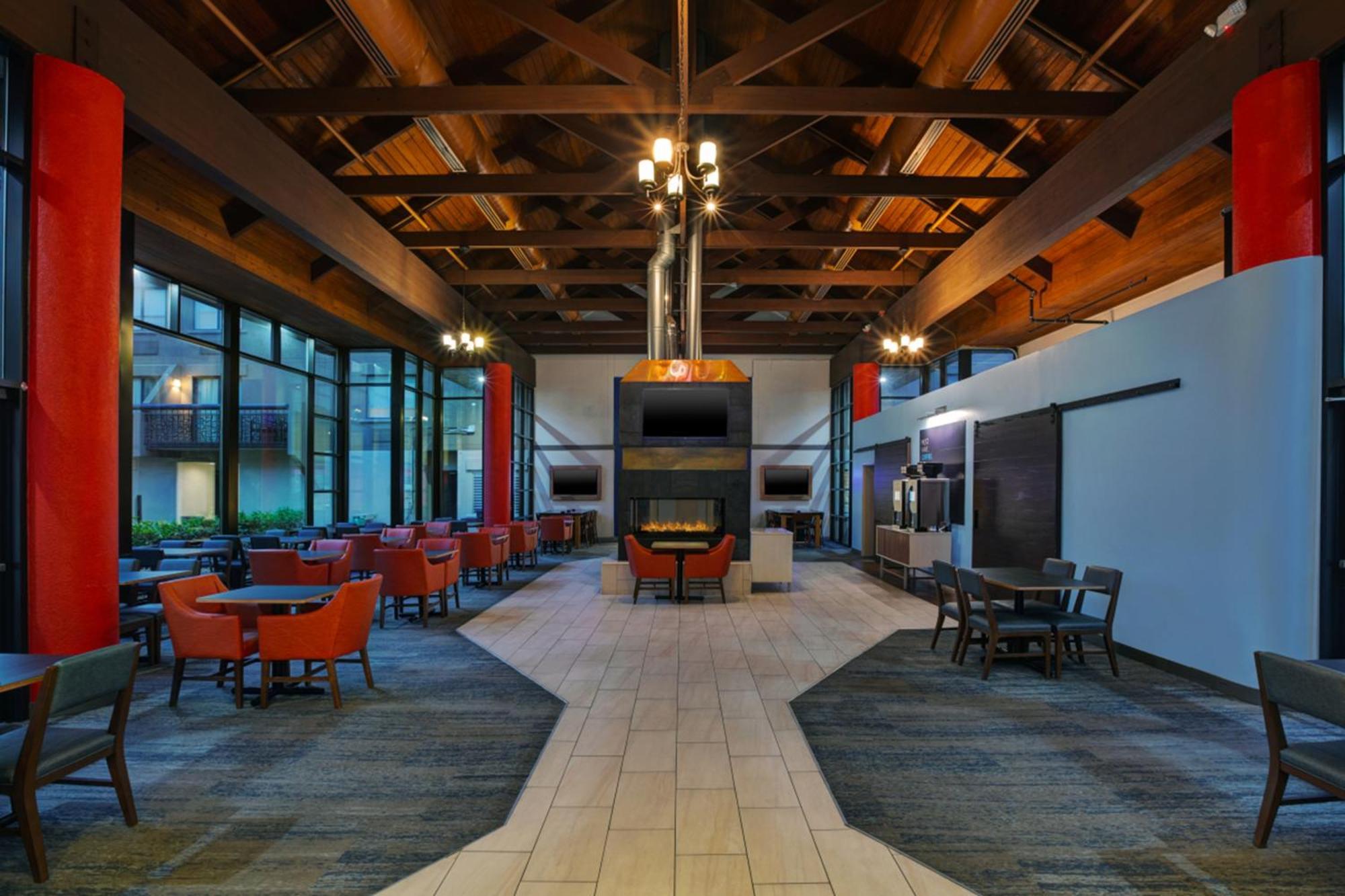 Express Airport By Ihg Hotel 3*