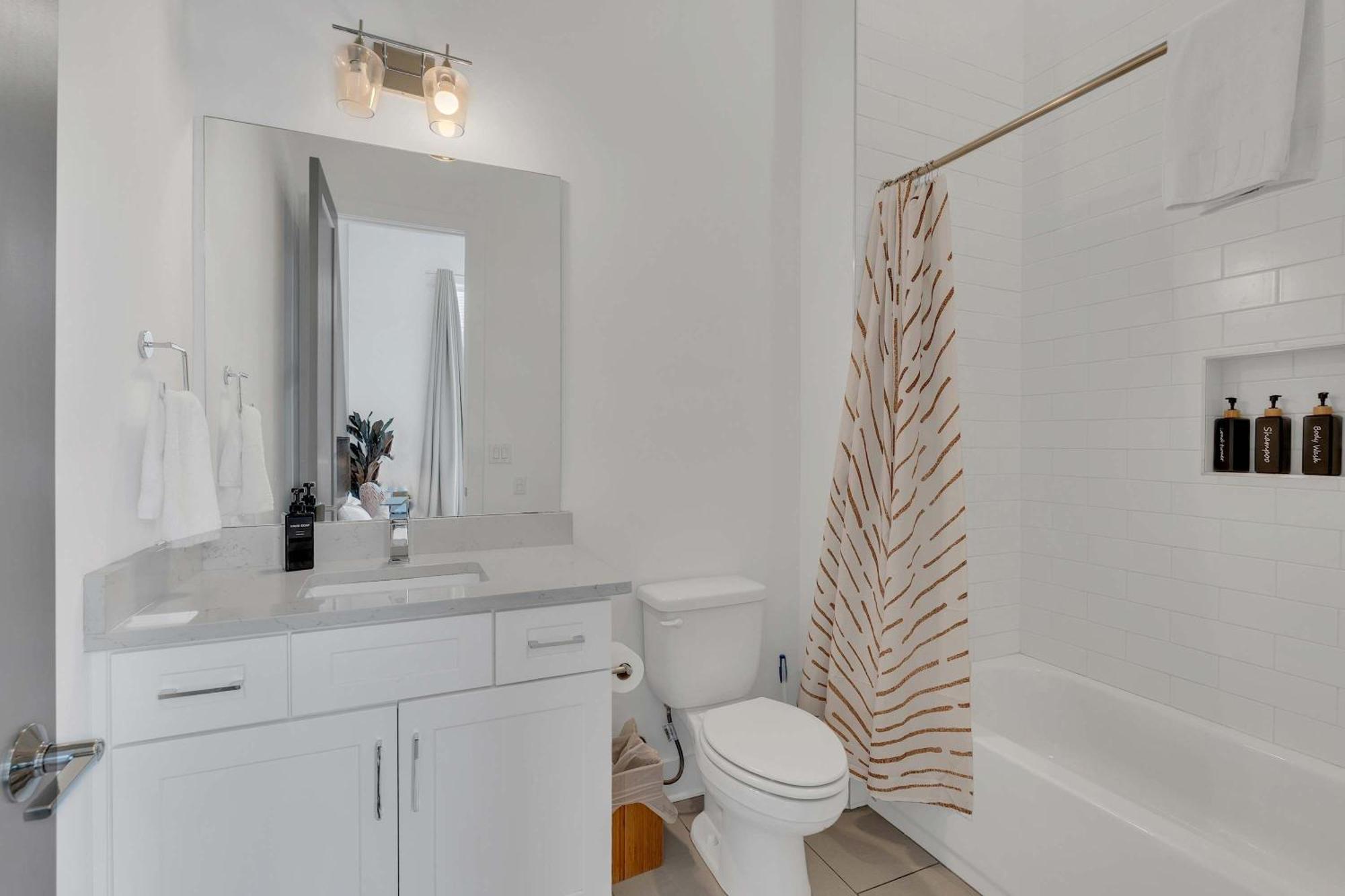 Large With Rooftop & Views Sleeps 12 Nashville