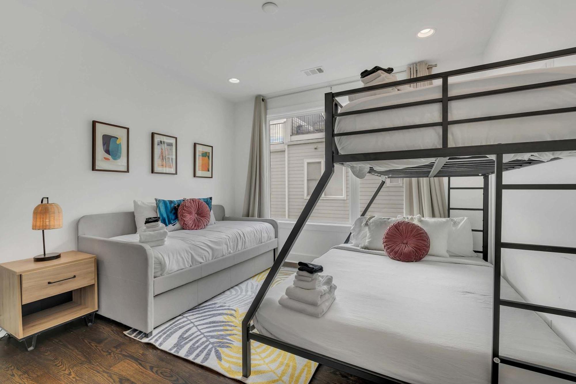 2 Lux Homes Huge Rooftop 2mi To Dt Sleeps 24 Holiday home *
