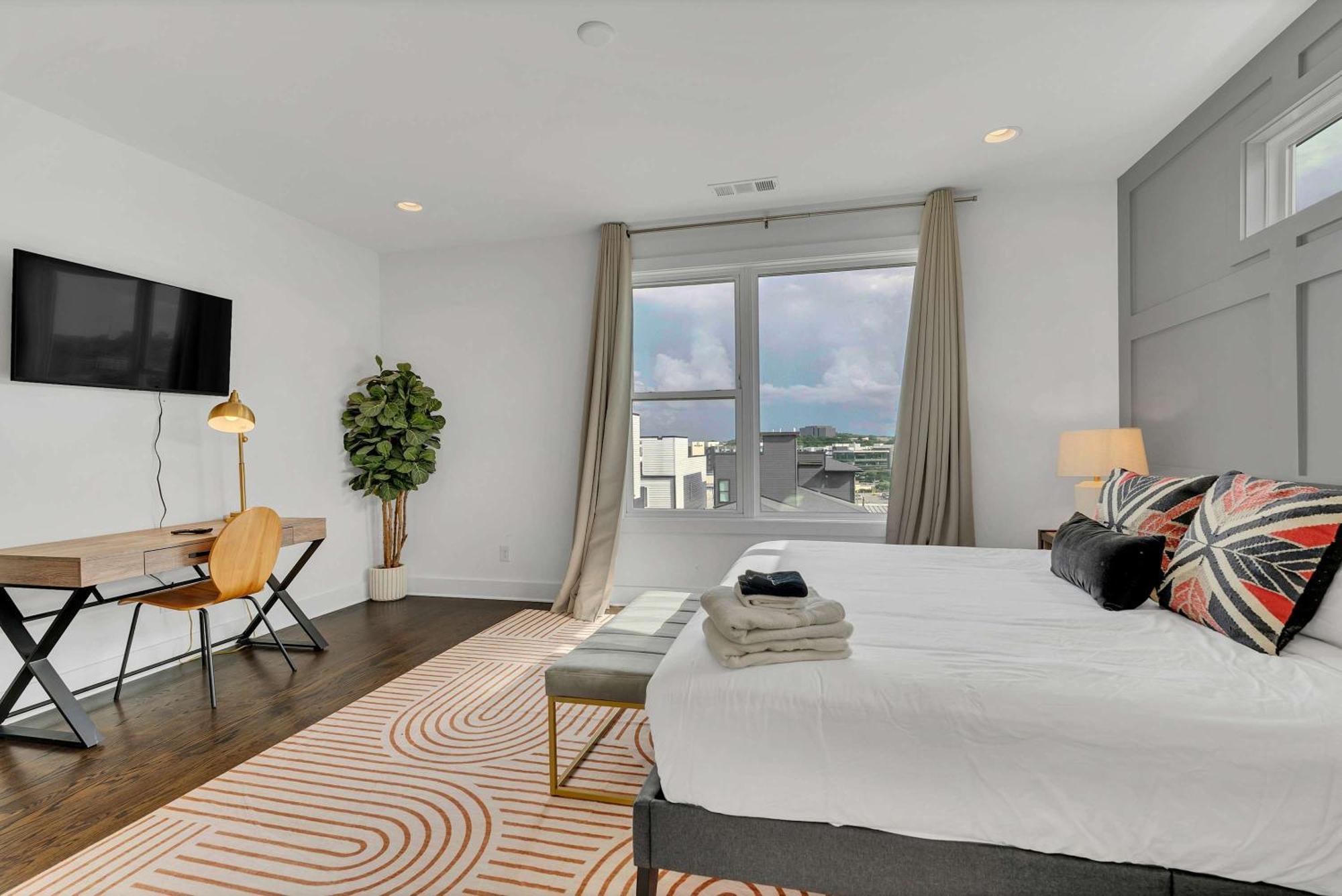 2 Lux Homes Huge Rooftop 2mi To Dt Sleeps 24 Holiday home
