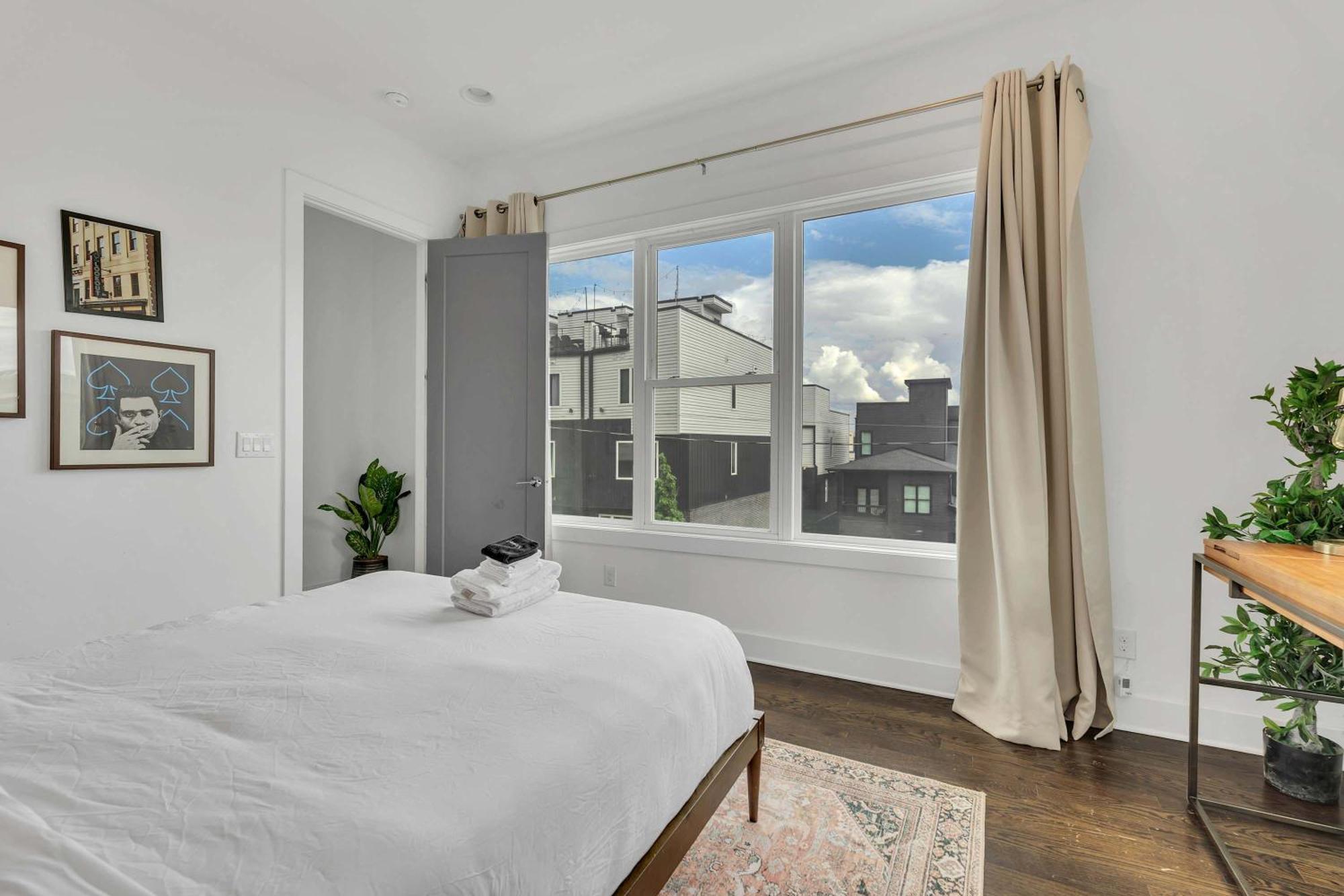 2 Lux Homes Huge Rooftop 2mi To Dt Sleeps 24 Holiday home Nashville