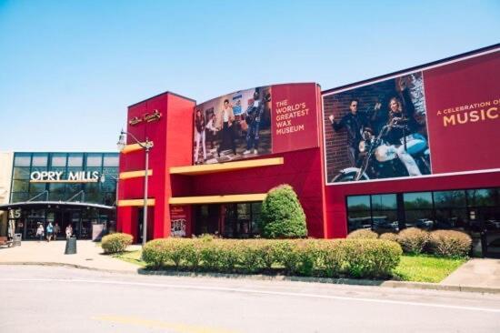 Nashville Skyview Modern Luxury Mins To Broadway Holiday home *
