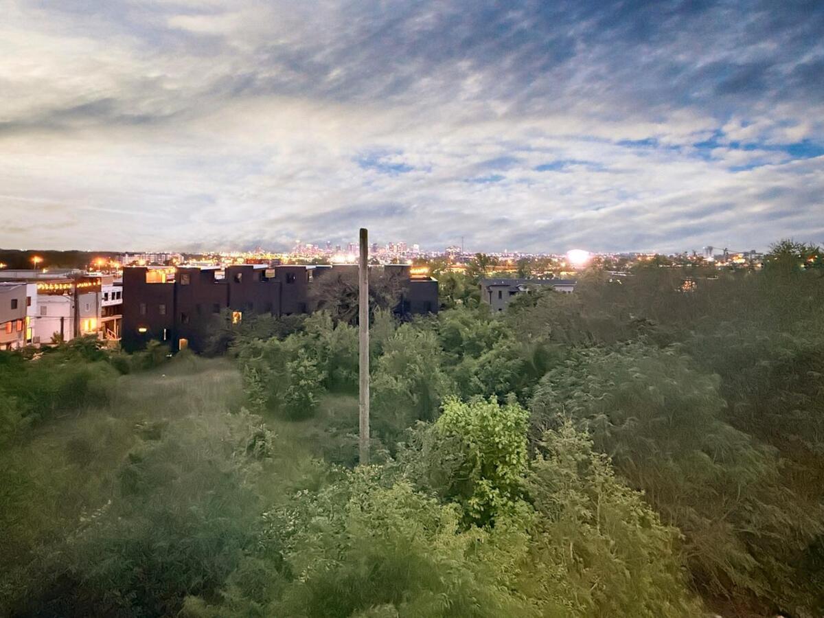 Nashville Skyview Modern Luxury Mins To Broadway Holiday home *