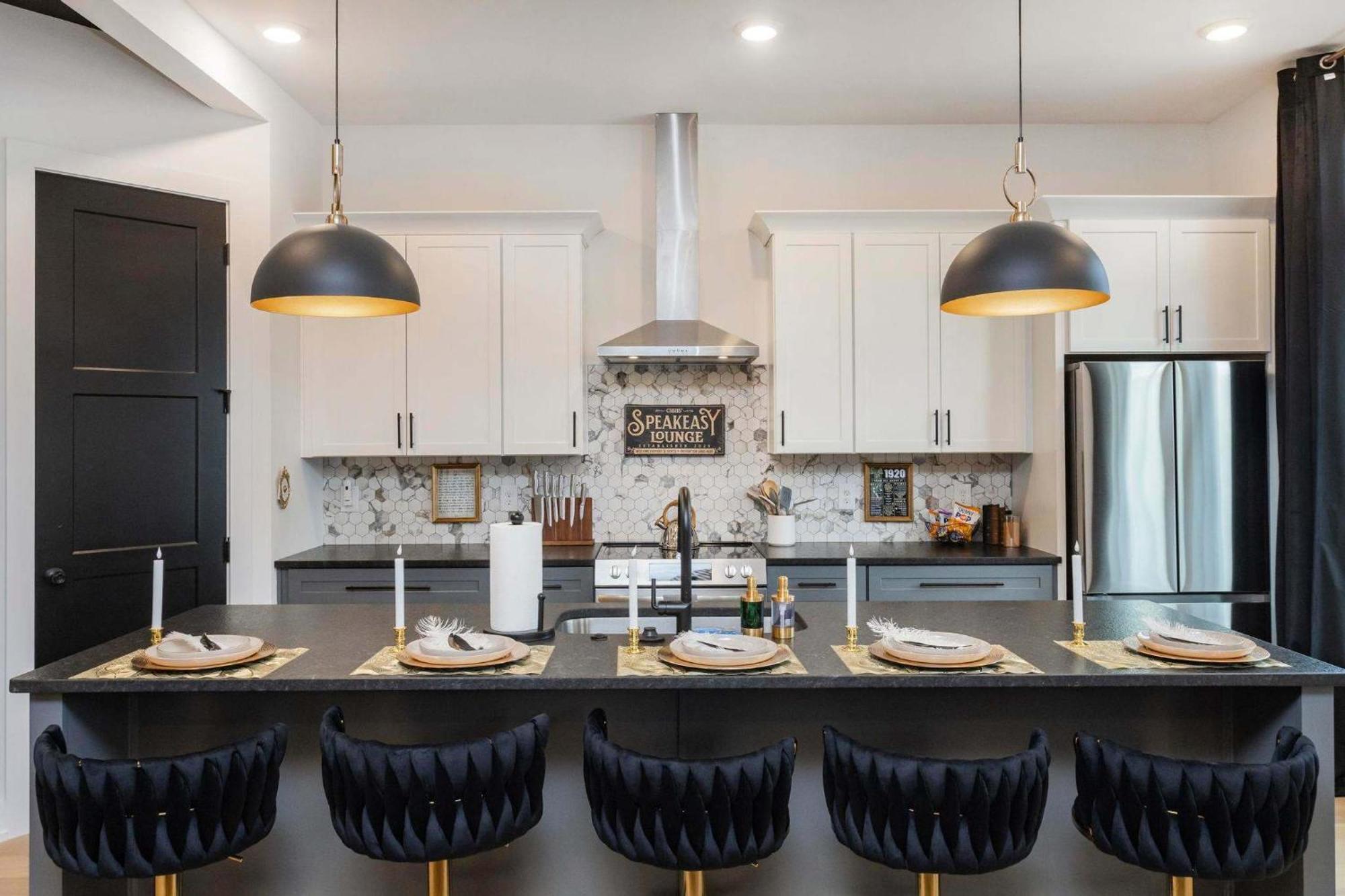 Rooftop Deck Hot Tub Fire Pit Sleeps 10 Holiday home Nashville