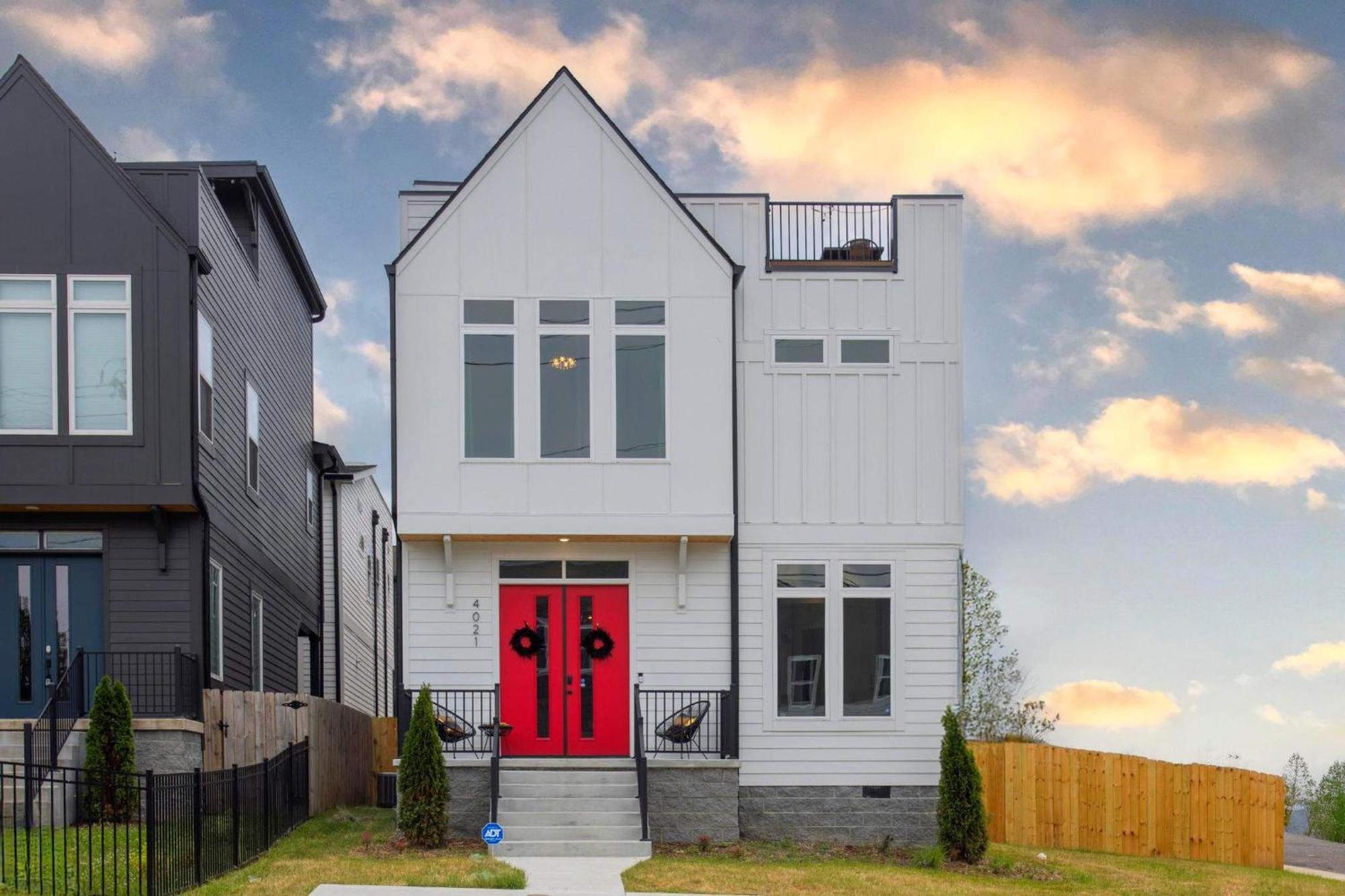 Rooftop Deck Hot Tub Fire Pit Sleeps 10 Holiday home Nashville