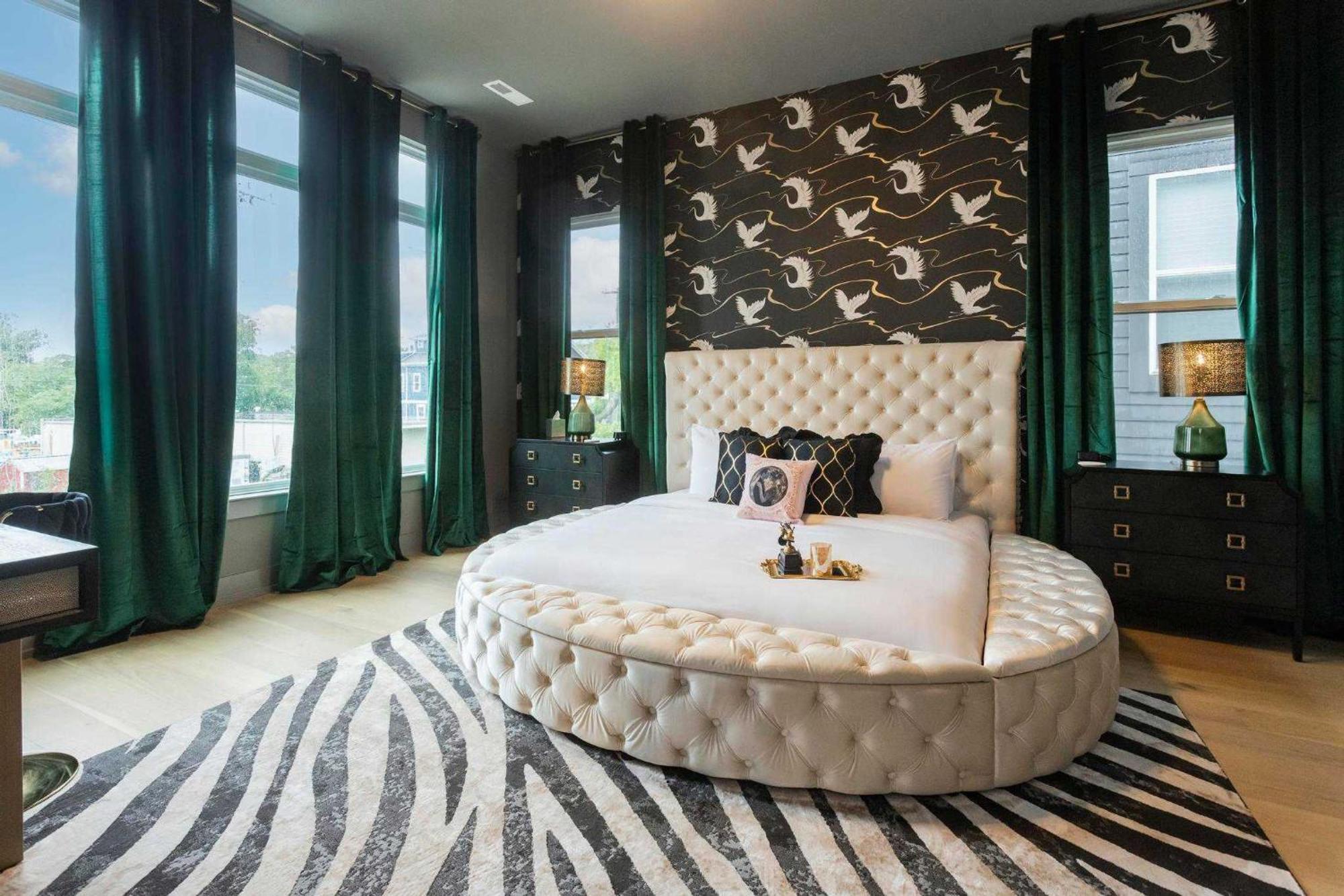 Rooftop Deck Hot Tub Fire Pit Sleeps 10