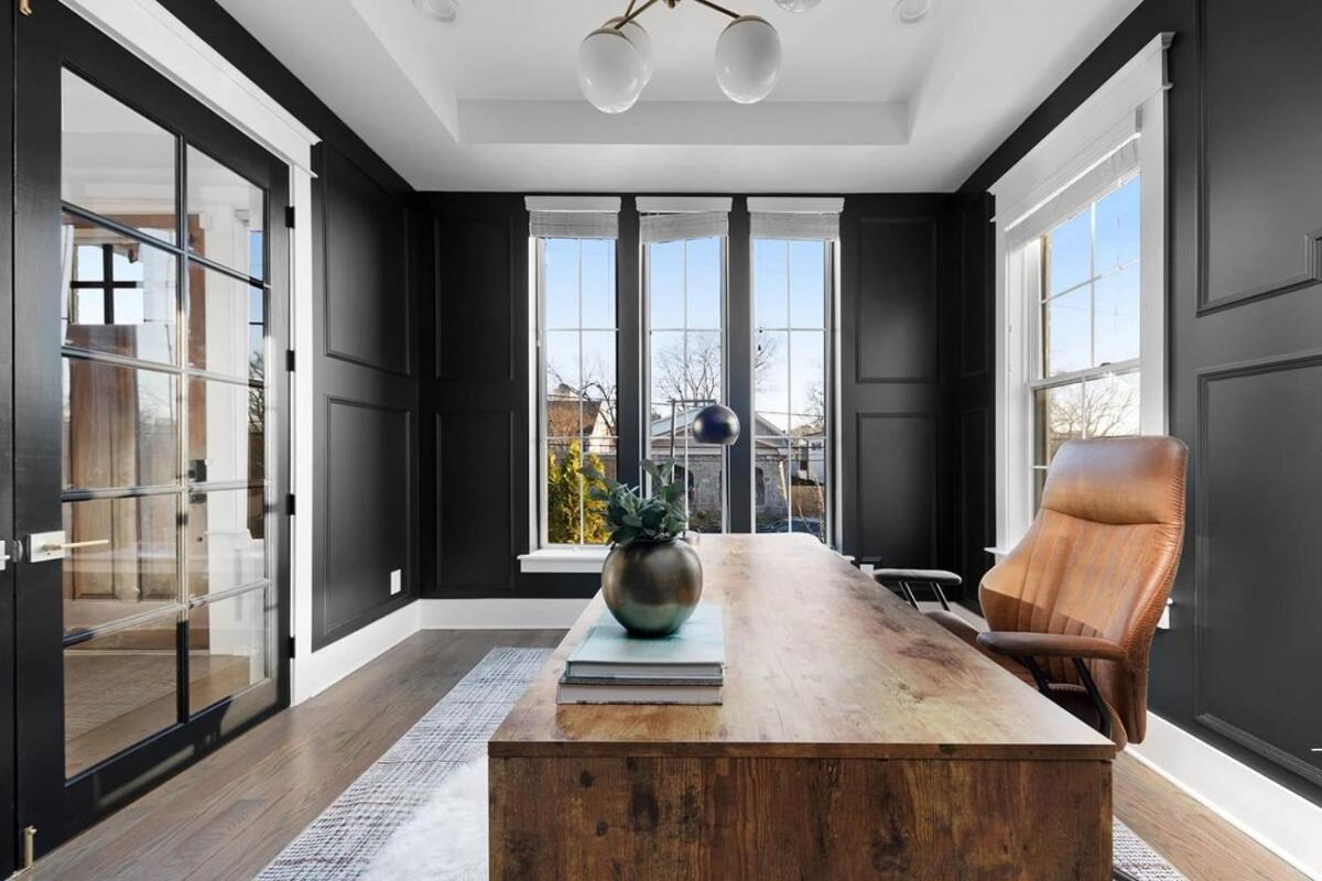 The Cowboy - Luxury With Hot Tub & Pool Table *