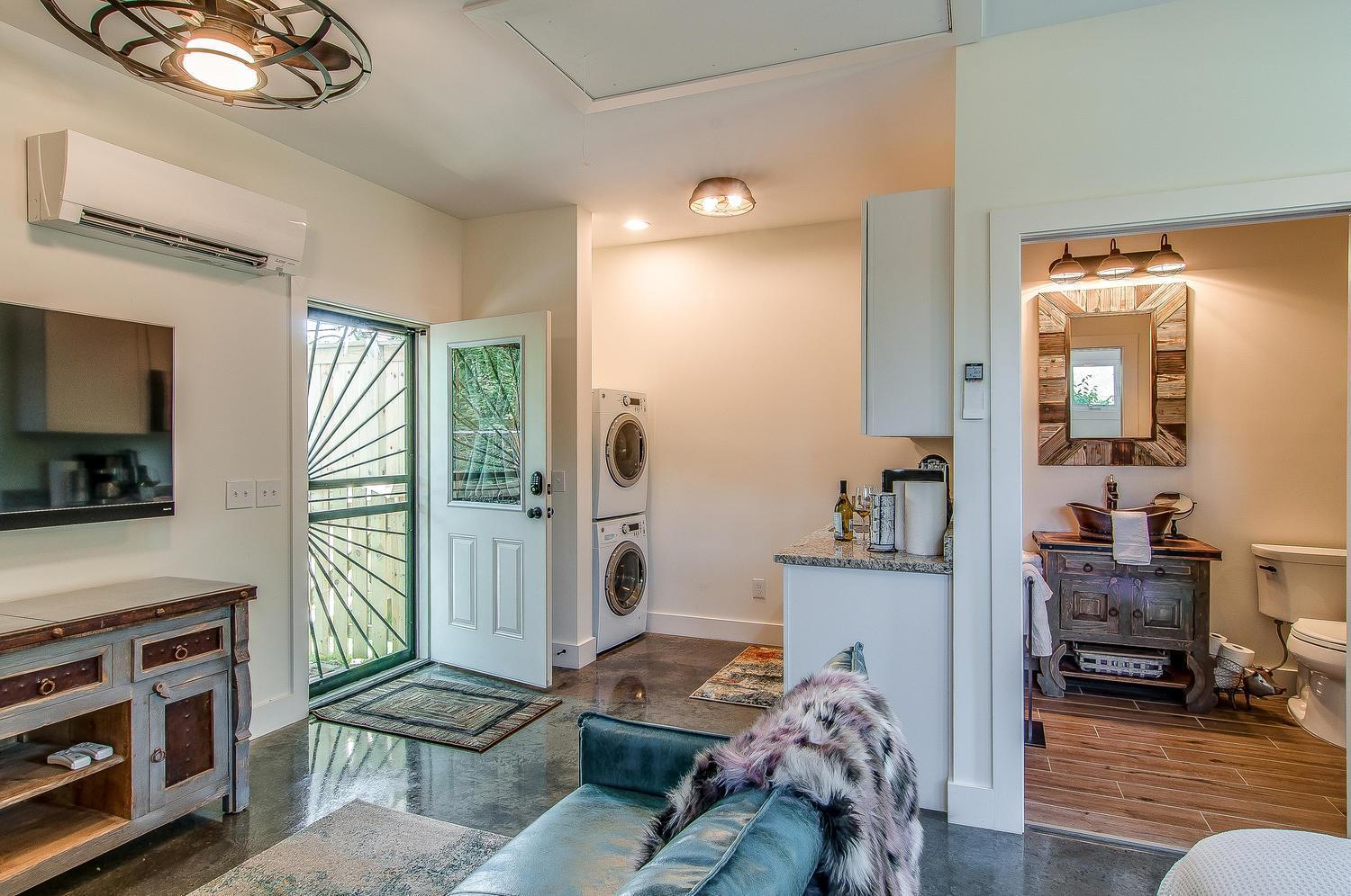 Rustic Walkable To Music Row! By Local *