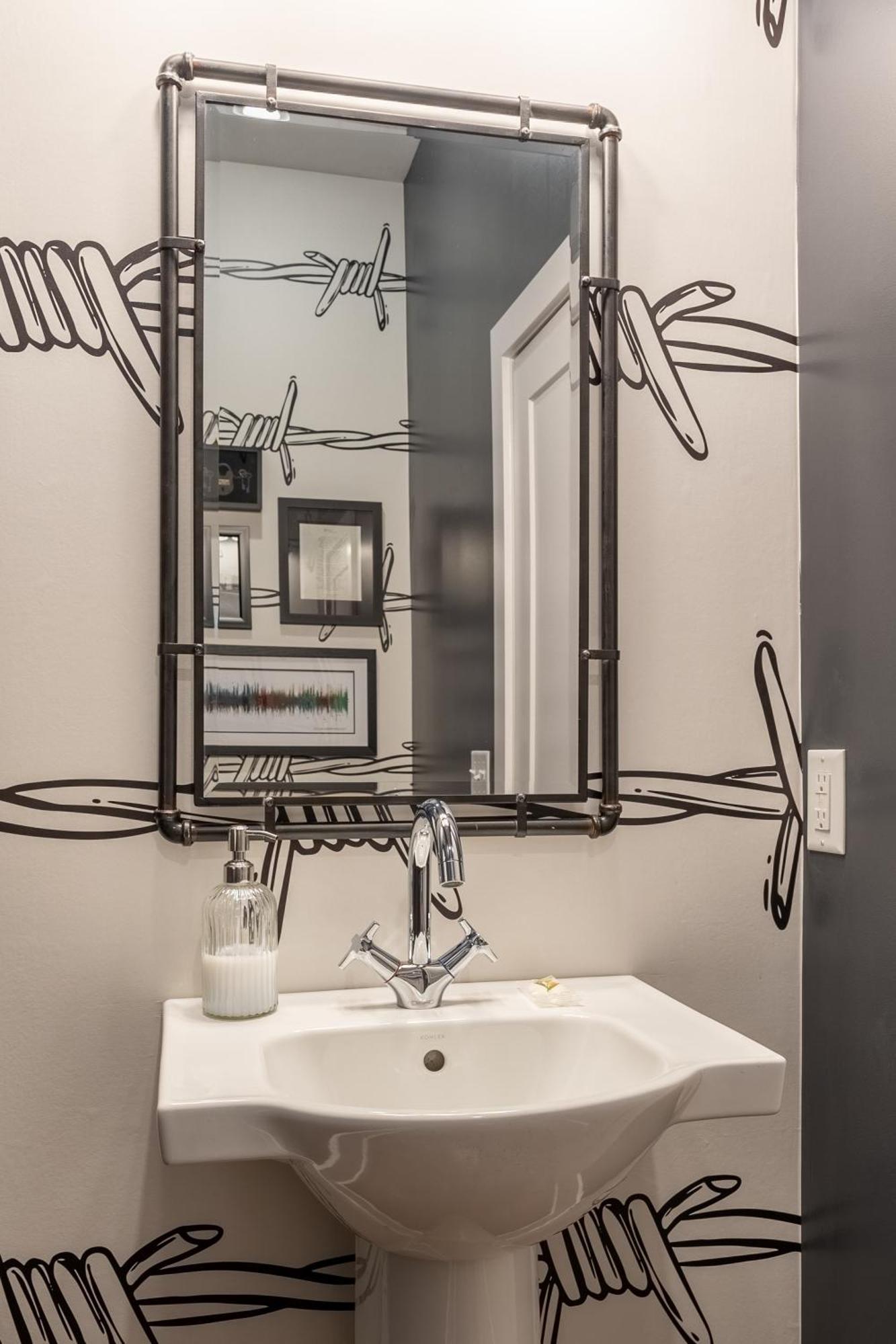 Cashs Speakeasy By Local Holiday home