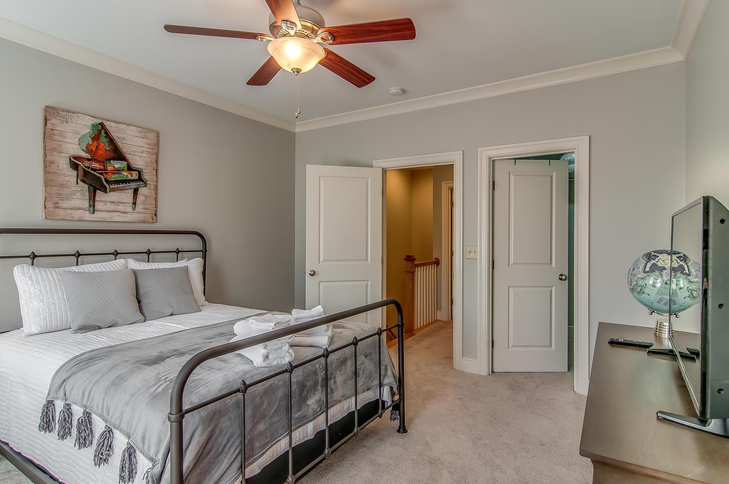 The West End Dreamer By Local Holiday home