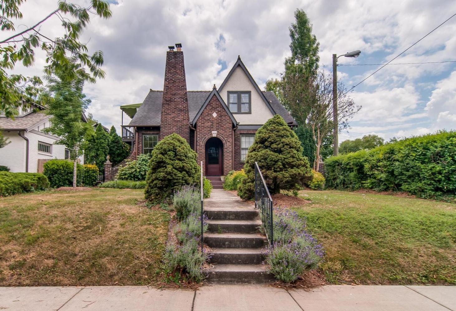 The Honey Bee By Local Apartment Nashville