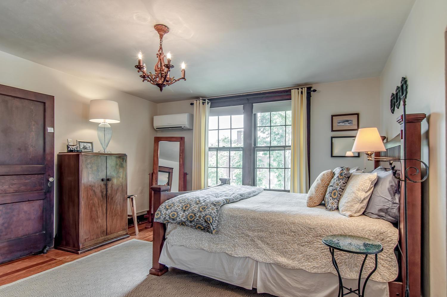 The Honey Bee By Local Nashville