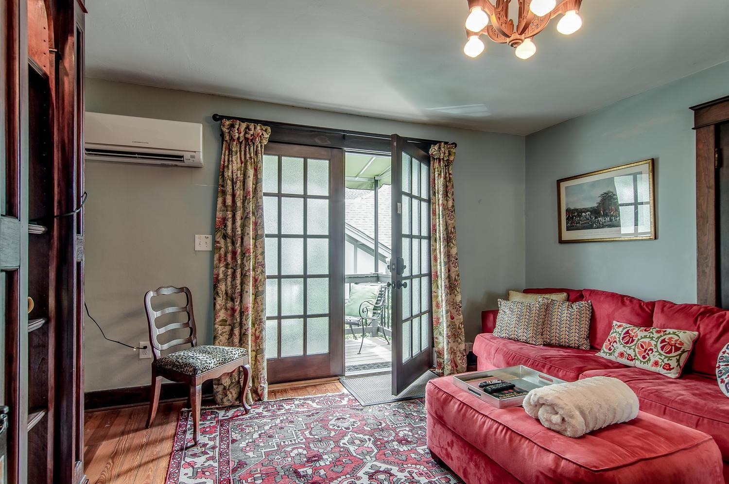 Apartment The Honey Bee By Local *