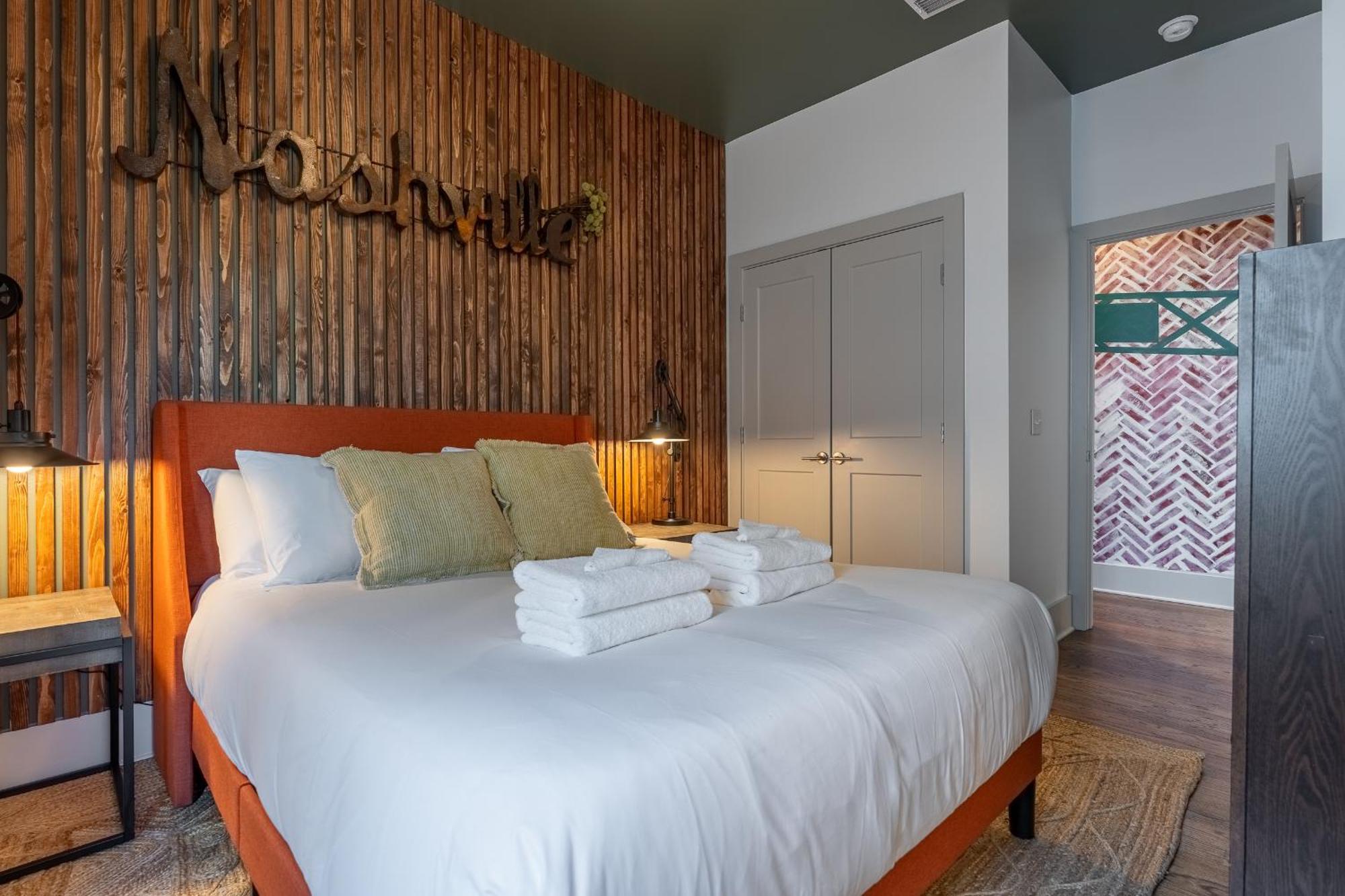 Holiday home Bustling Broadway By Local Nashville