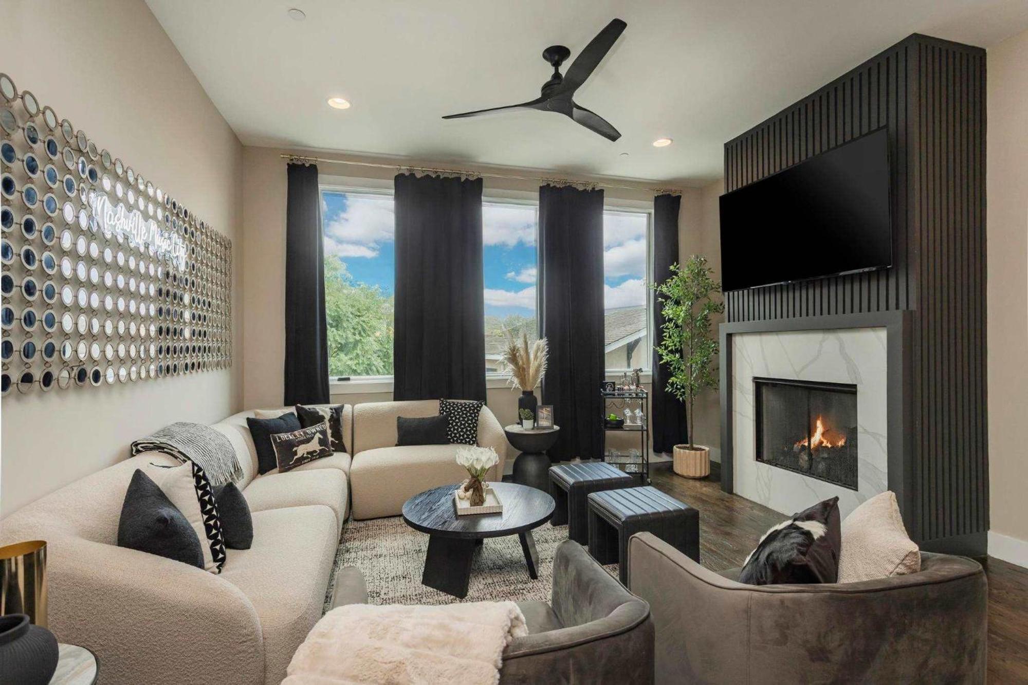 Holiday home Brand New Elegance Rooftop Views Of *