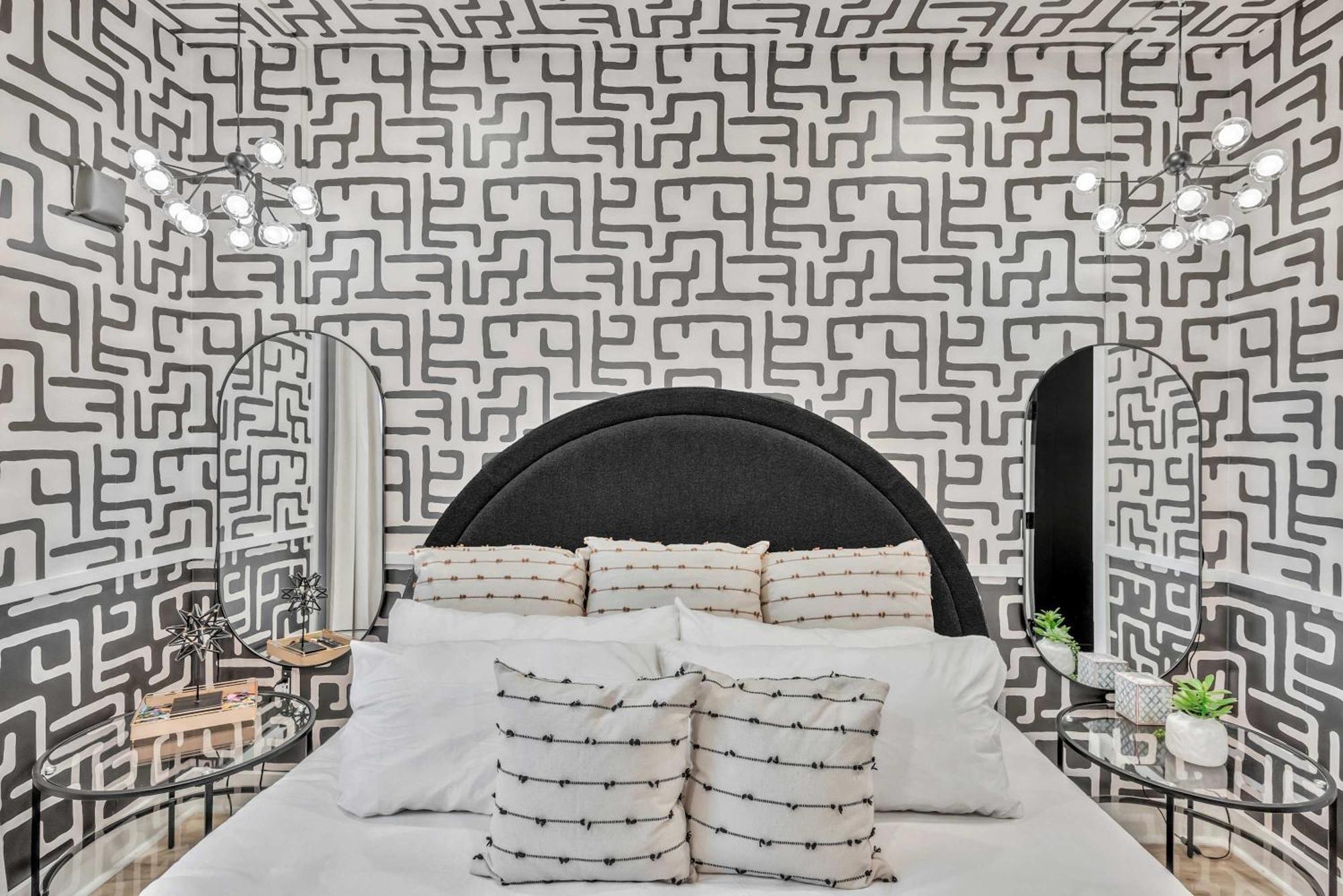 Luxe Trio Sleeps 21 And Rooftop Access *