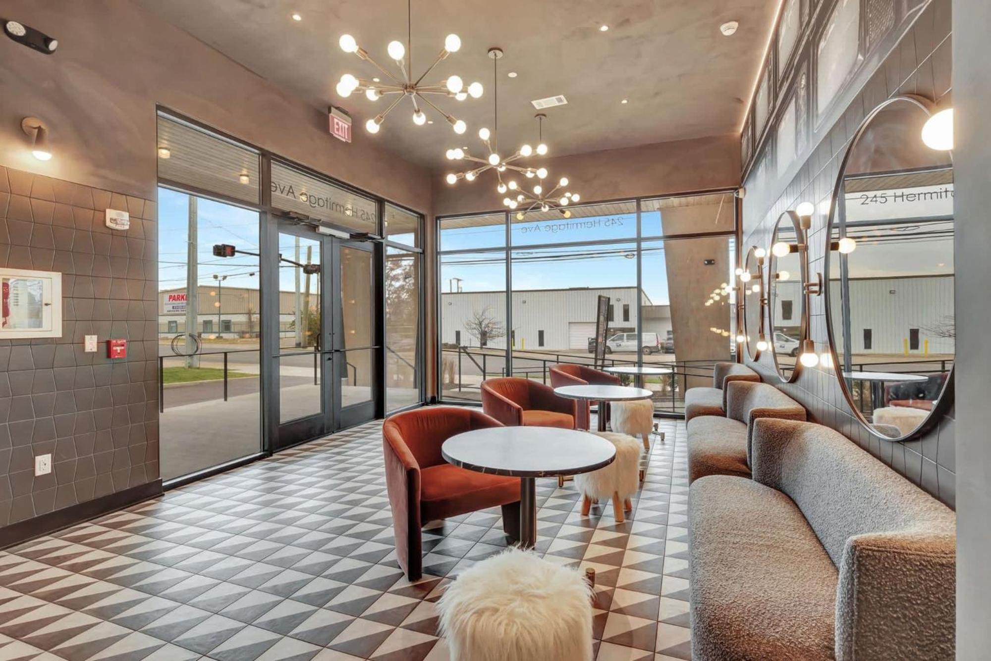 New 2 Luxe Penthouses With Balcony And Views Apartment *